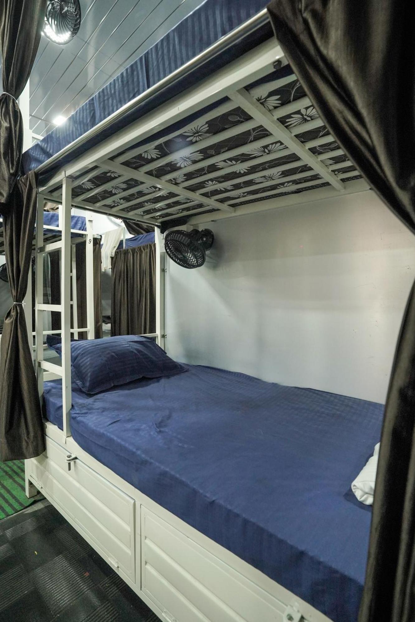 Zest 1054-andheri West Hostel