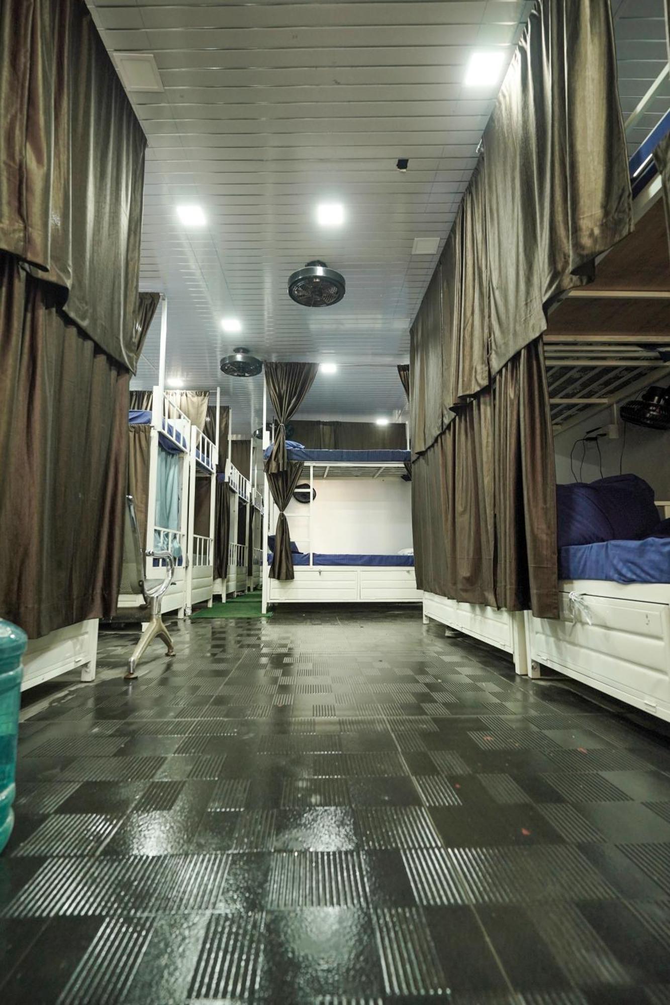 Zest 1054-andheri West Hostel