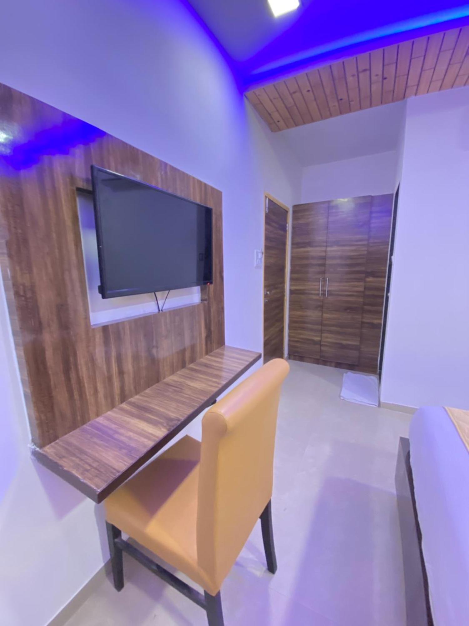 Blue Wellington - Near Airport Hotel Mumbai