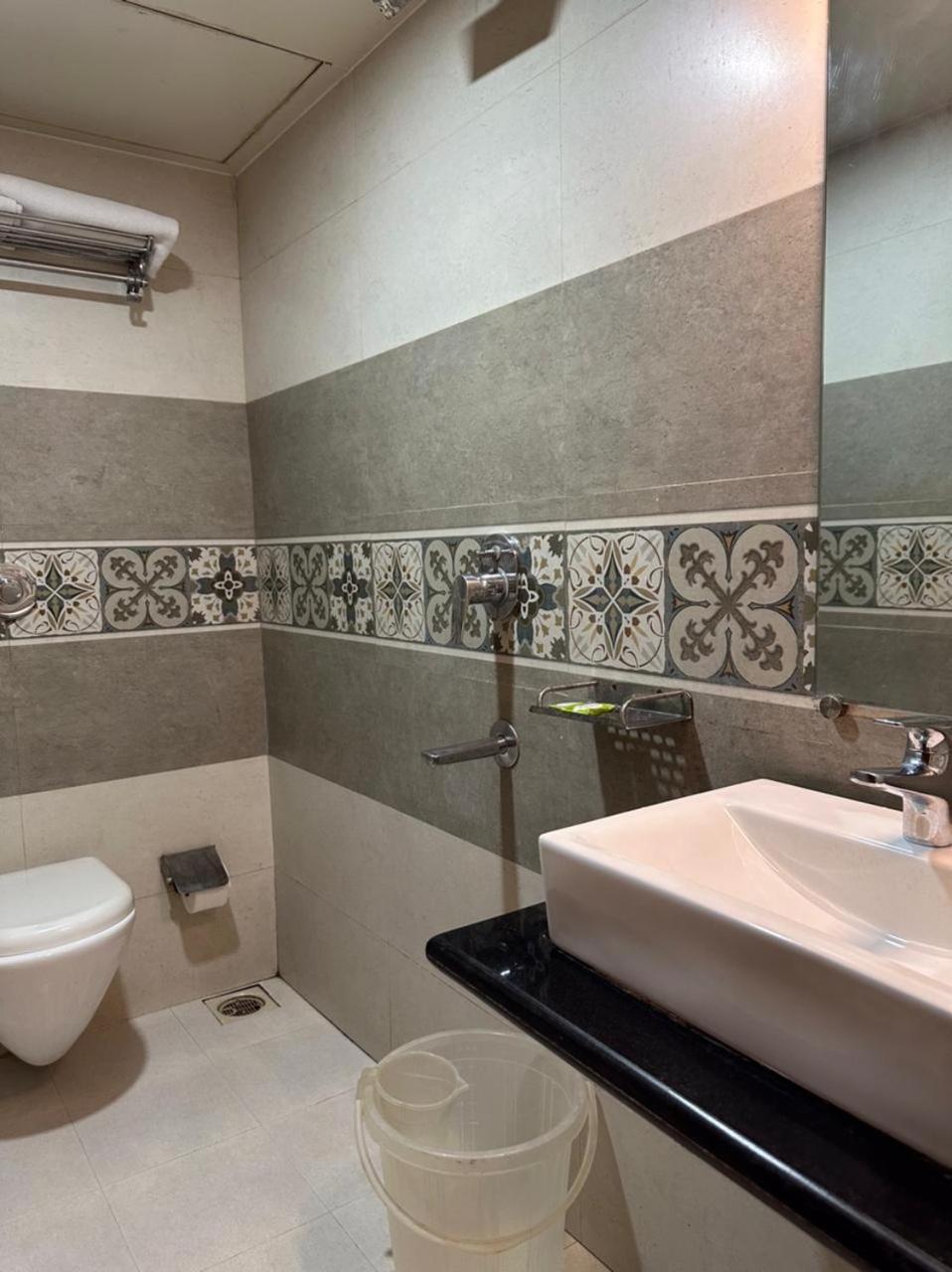 Atlas Plaza 3* Mumbai