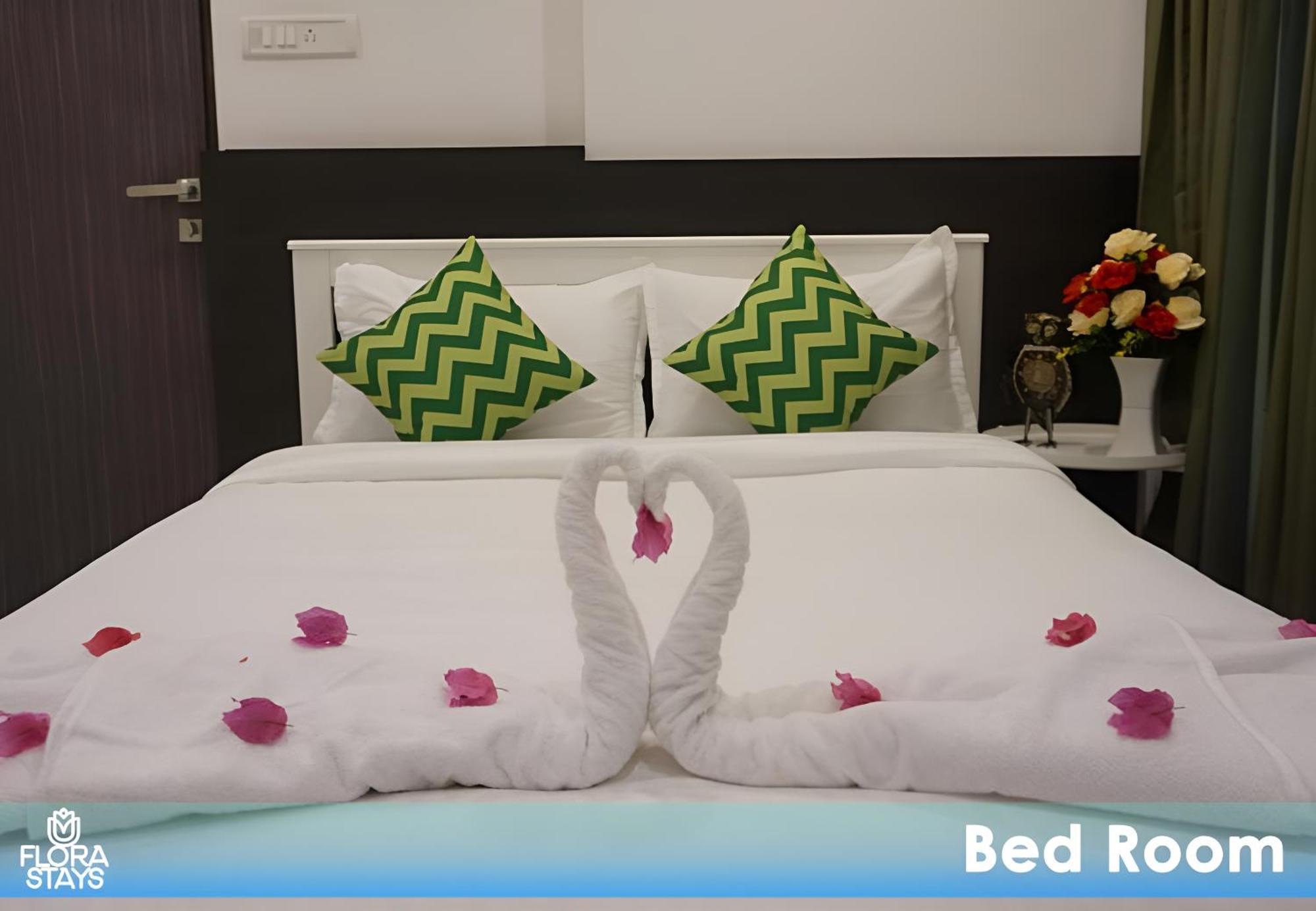 Apartment 2br Theme Service For Staycation By Flora *