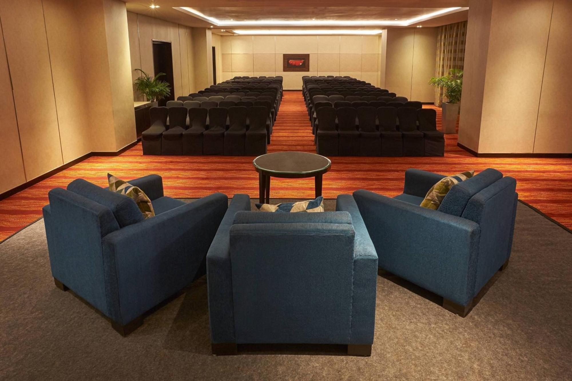 Courtyard By Marriott International Airport