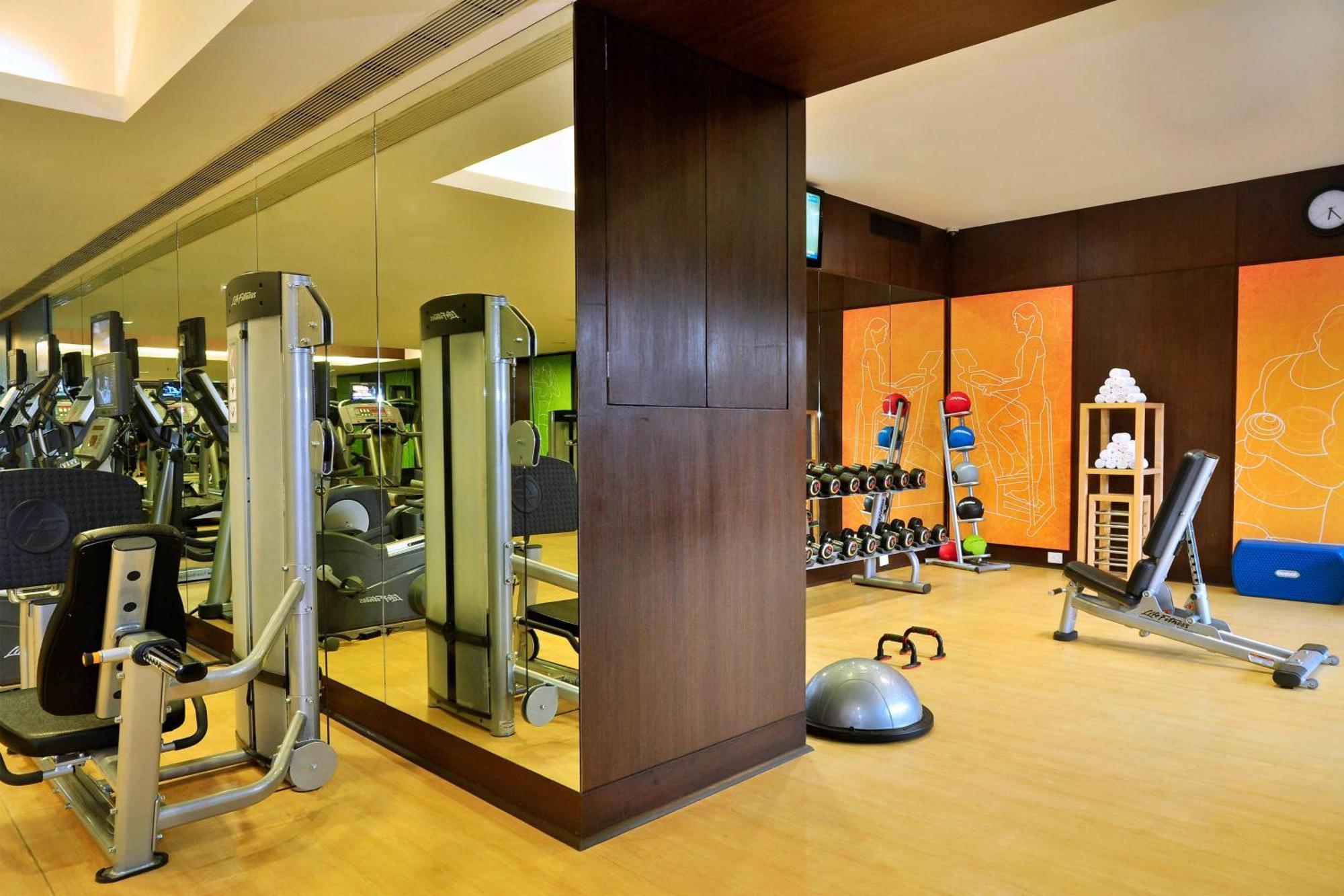Courtyard By Marriott International Airport