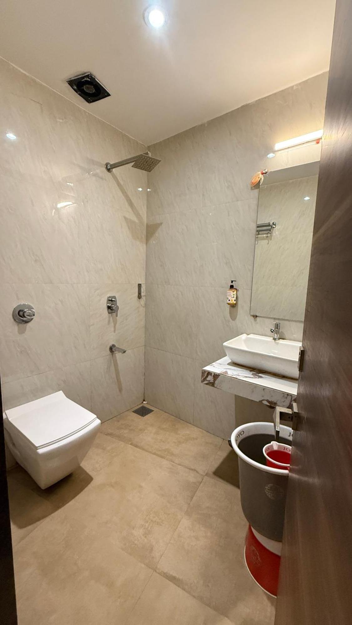 Hotel M E R I T O N T-2 3*