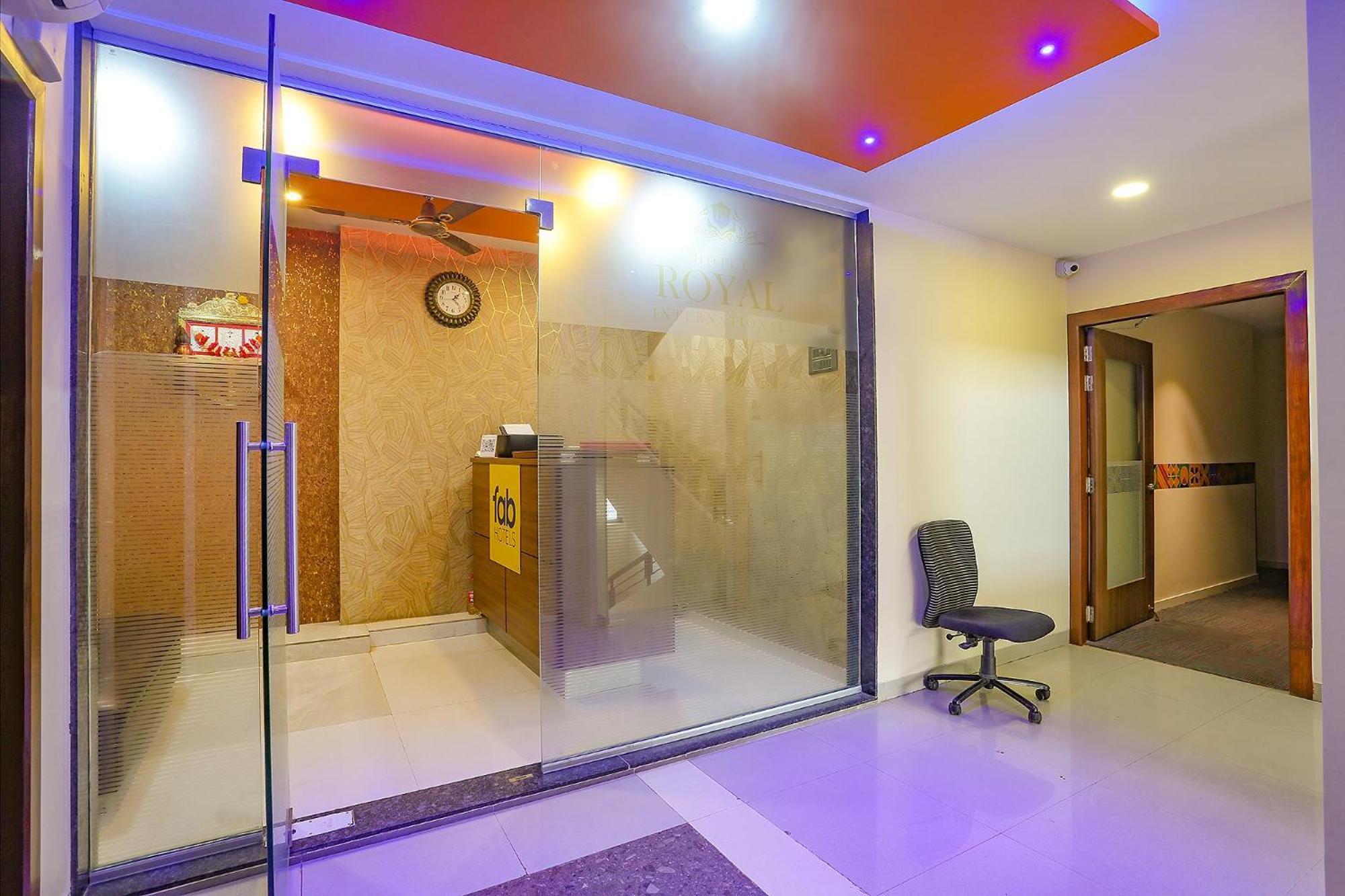 Fabhotel Royal International - Nr International Airport 3*
