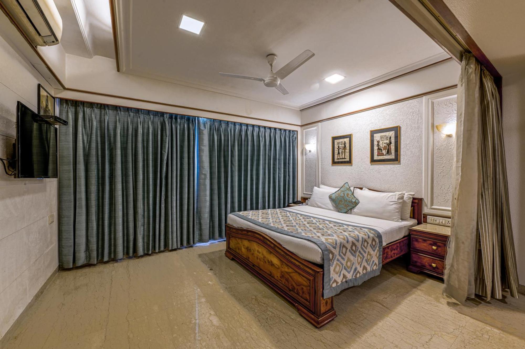 Regal Enclave Hotel 3*