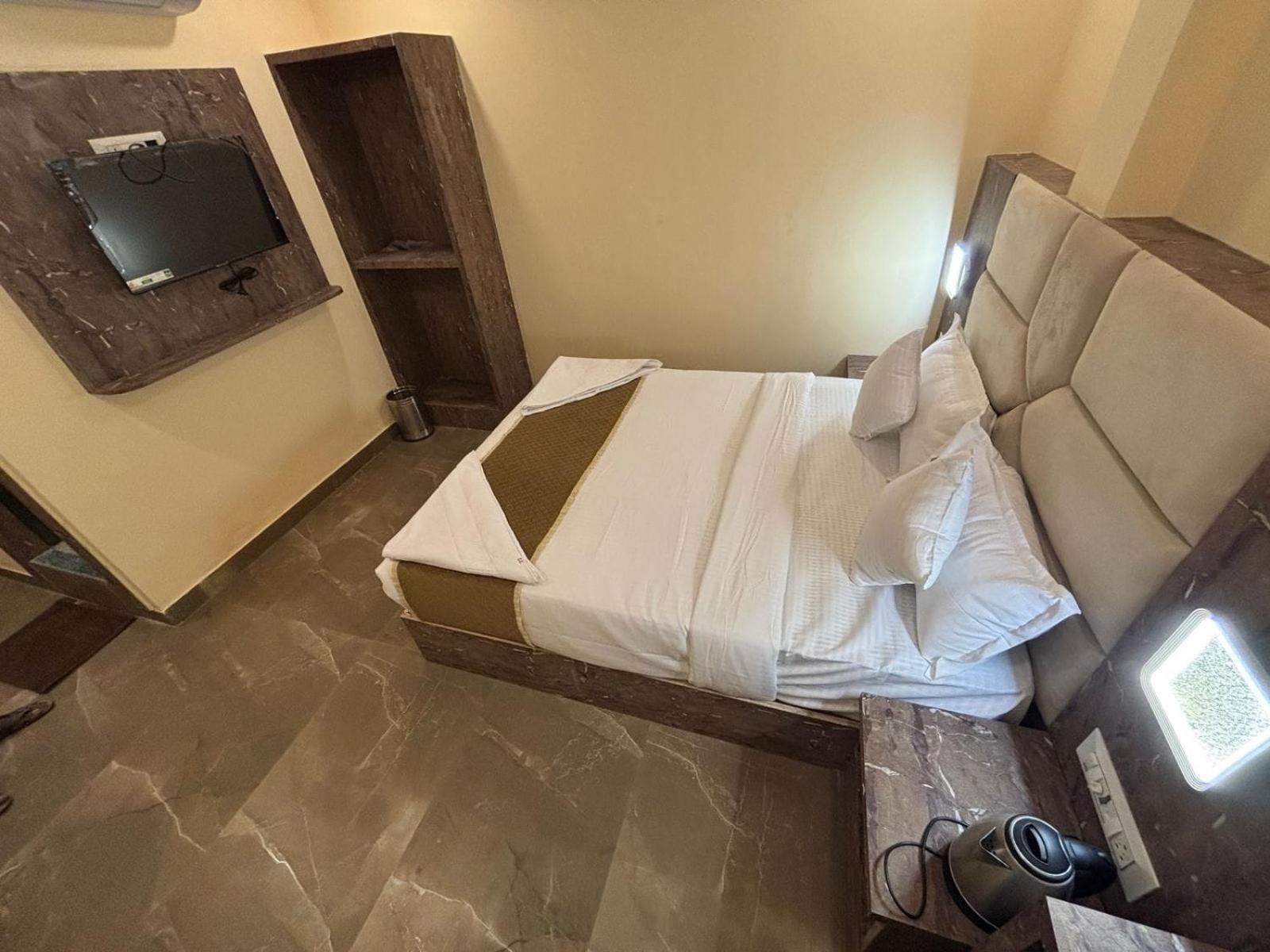 Crystal Goregaon West Hotel Mumbai