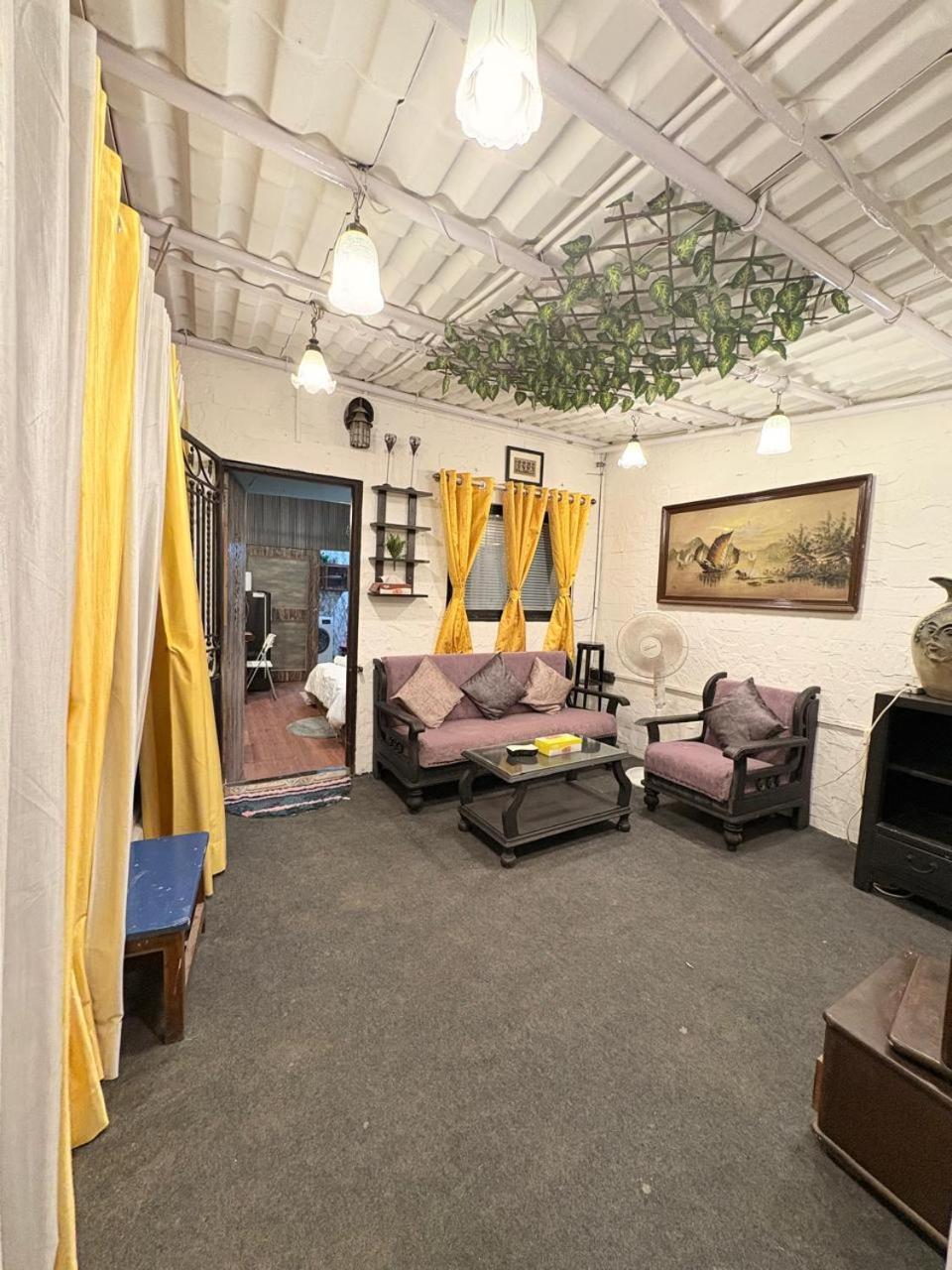 Apartment Independent Garden Cottage-bandra-carter Road *