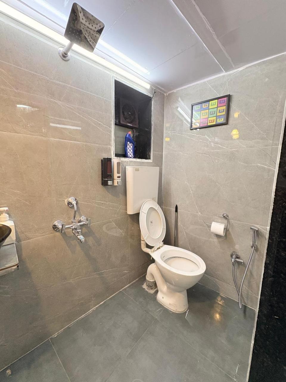 Independent Garden Cottage-bandra-carter Road *