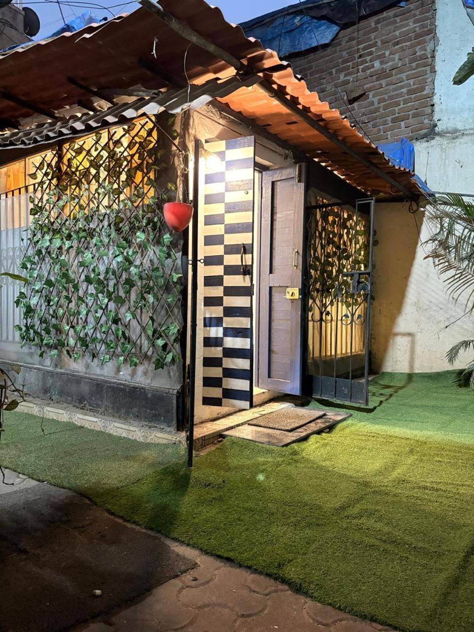 Independent Garden Cottage-bandra-carter Road Mumbai
