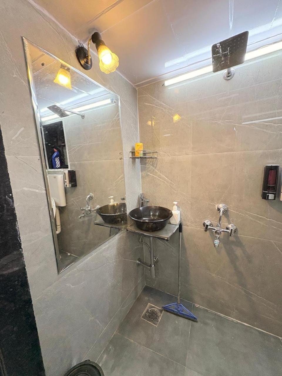 Apartment Independent Garden Cottage-bandra-carter Road *