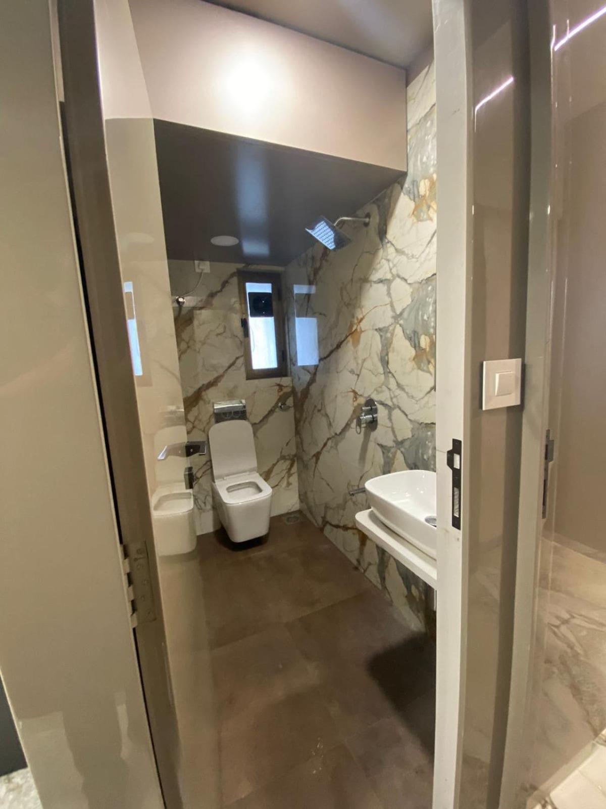 Apartment Downtown 1bhk Appt, Mahalaxmi 601