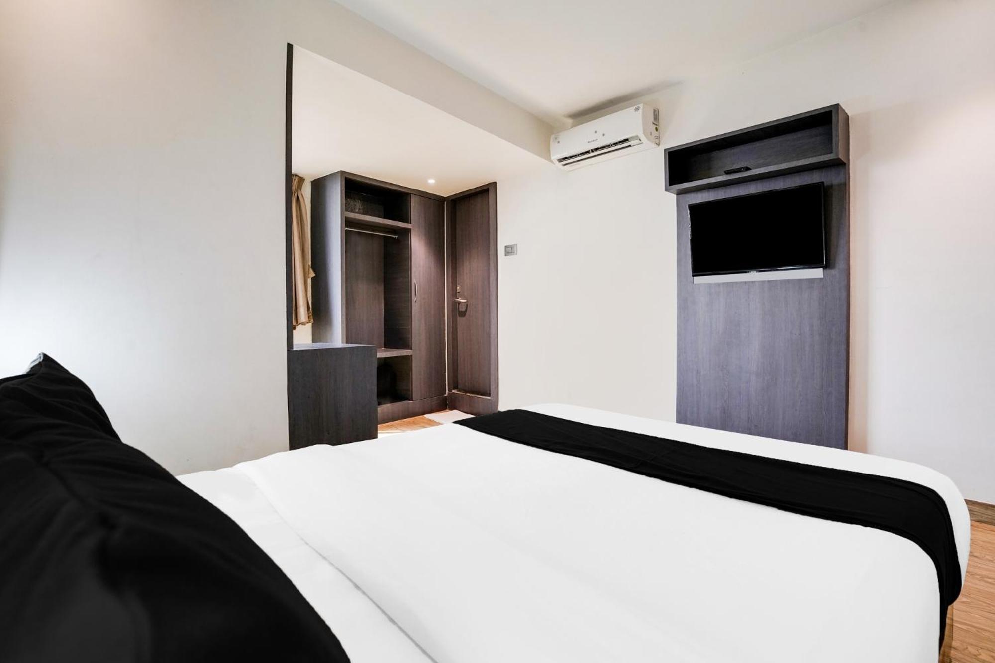 Super Collection O Andheri Near Western Express Highway