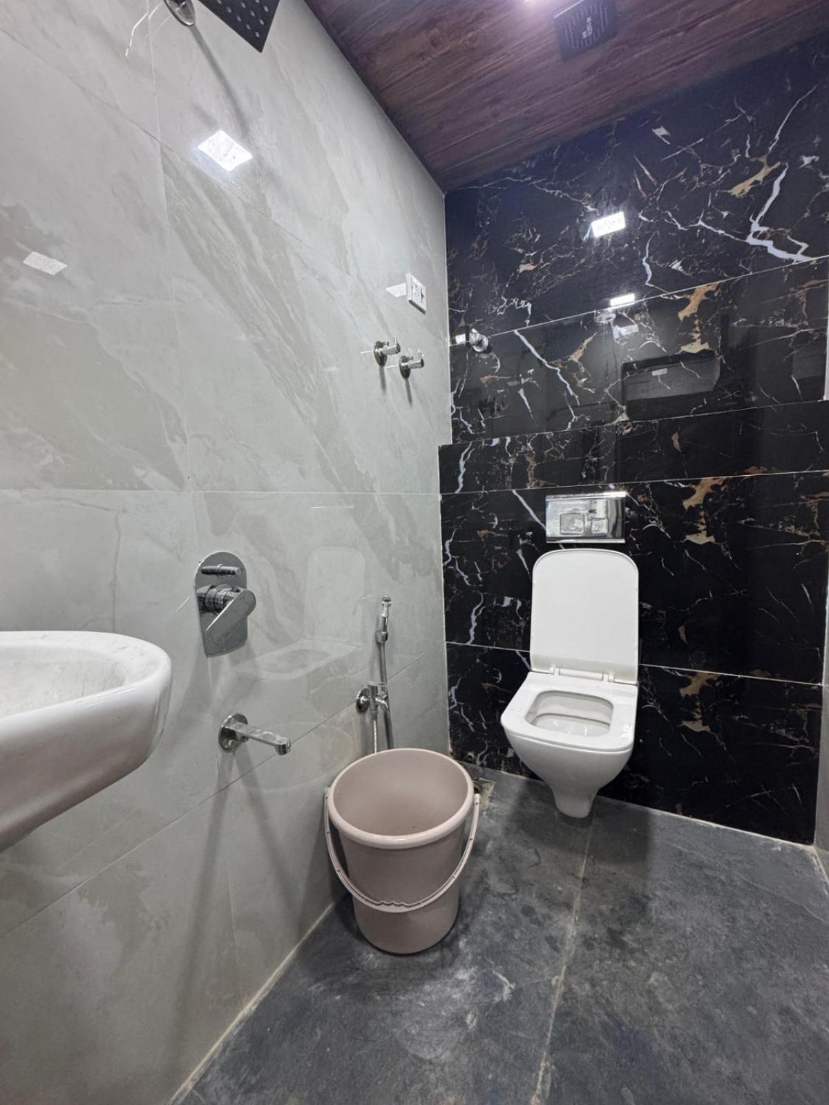 Sunset Avenue Hotel Mumbai