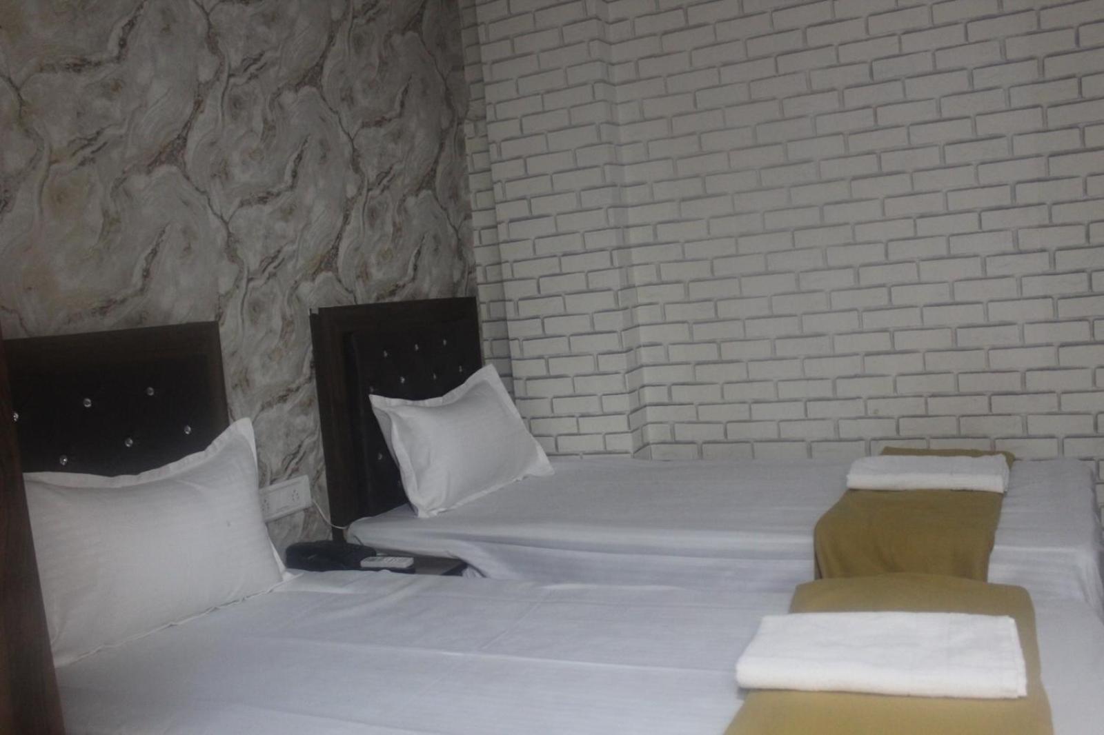 Sunset Avenue Hotel Mumbai