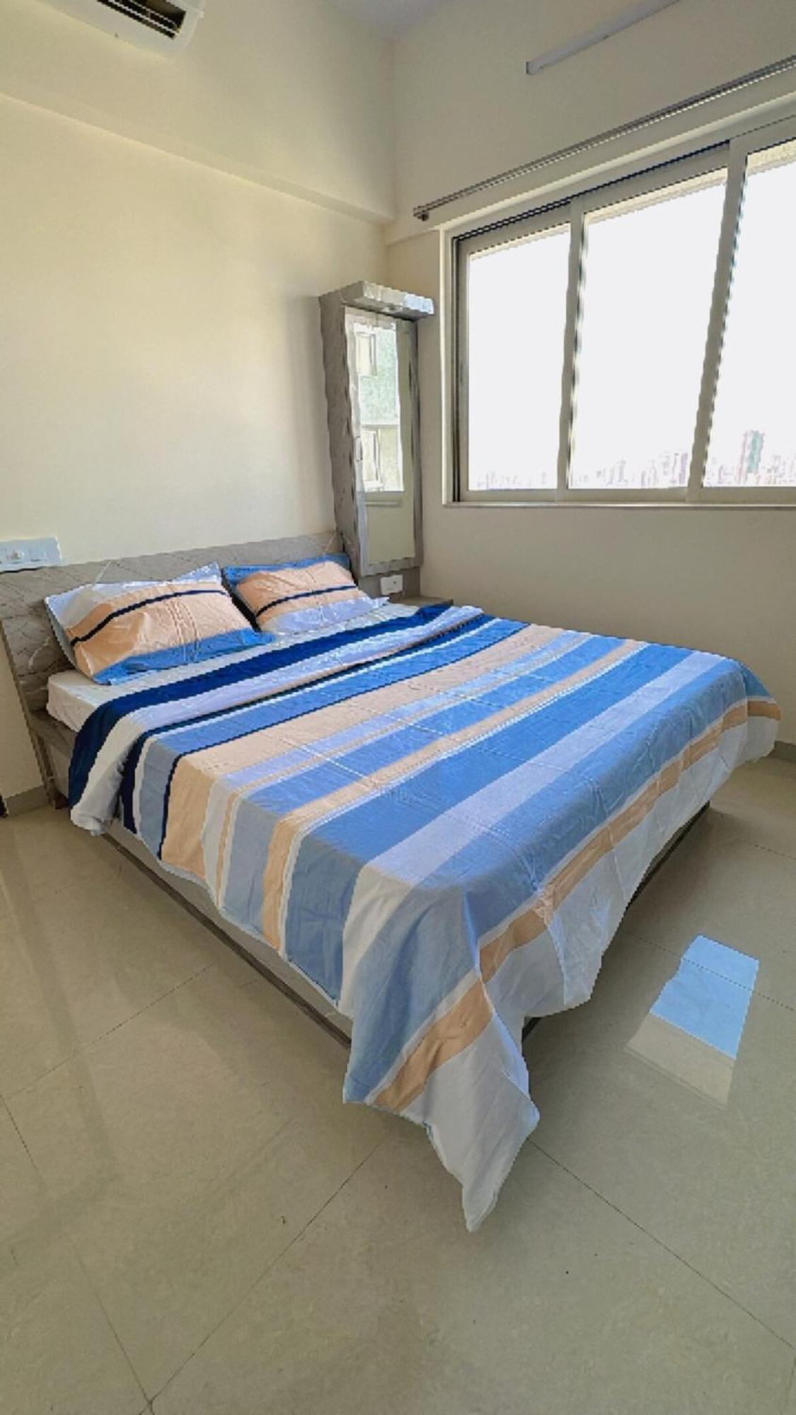 Pixiestays 1807 Malad East *