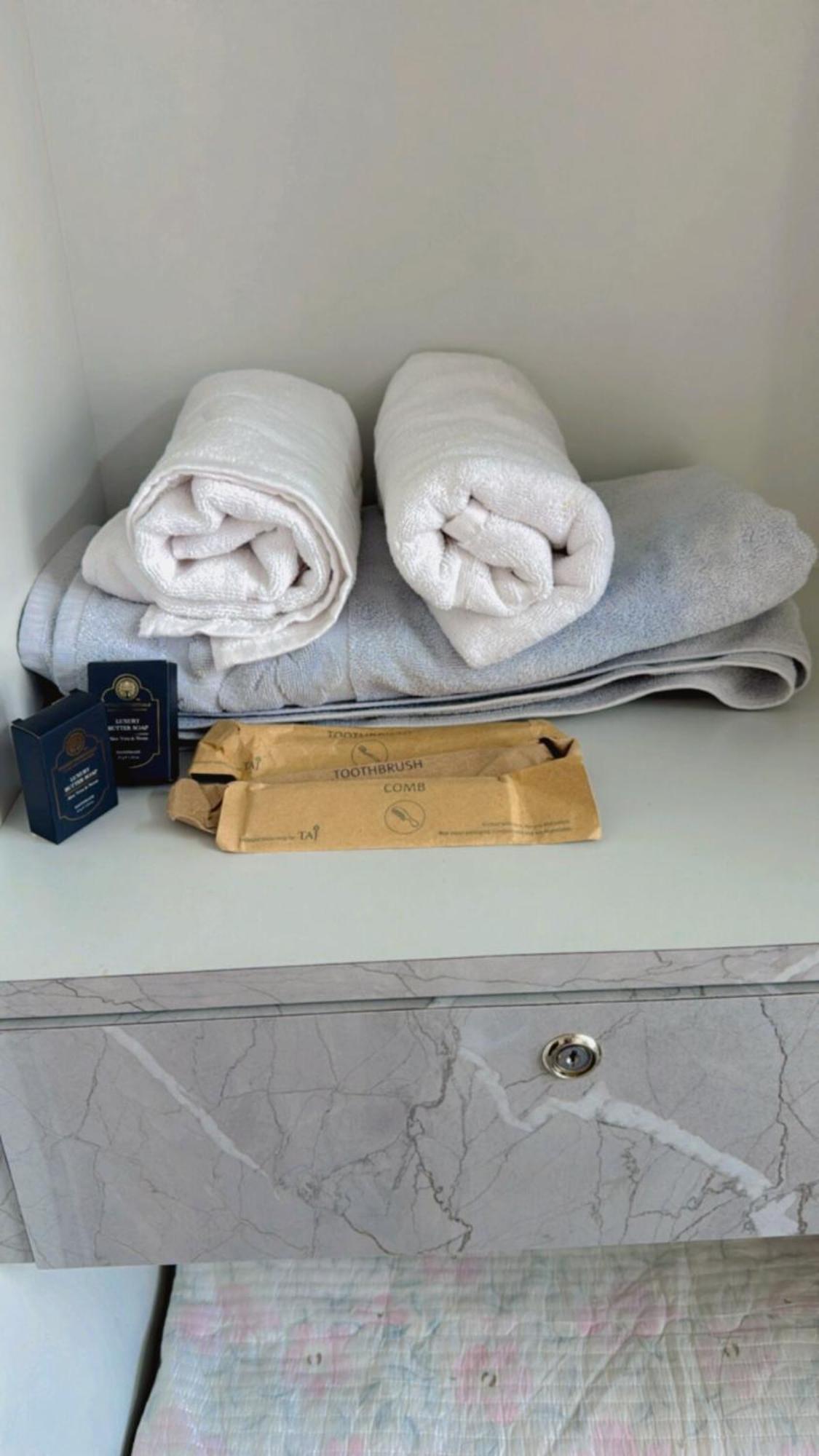 Apartment Pixiestays 1807 Malad East