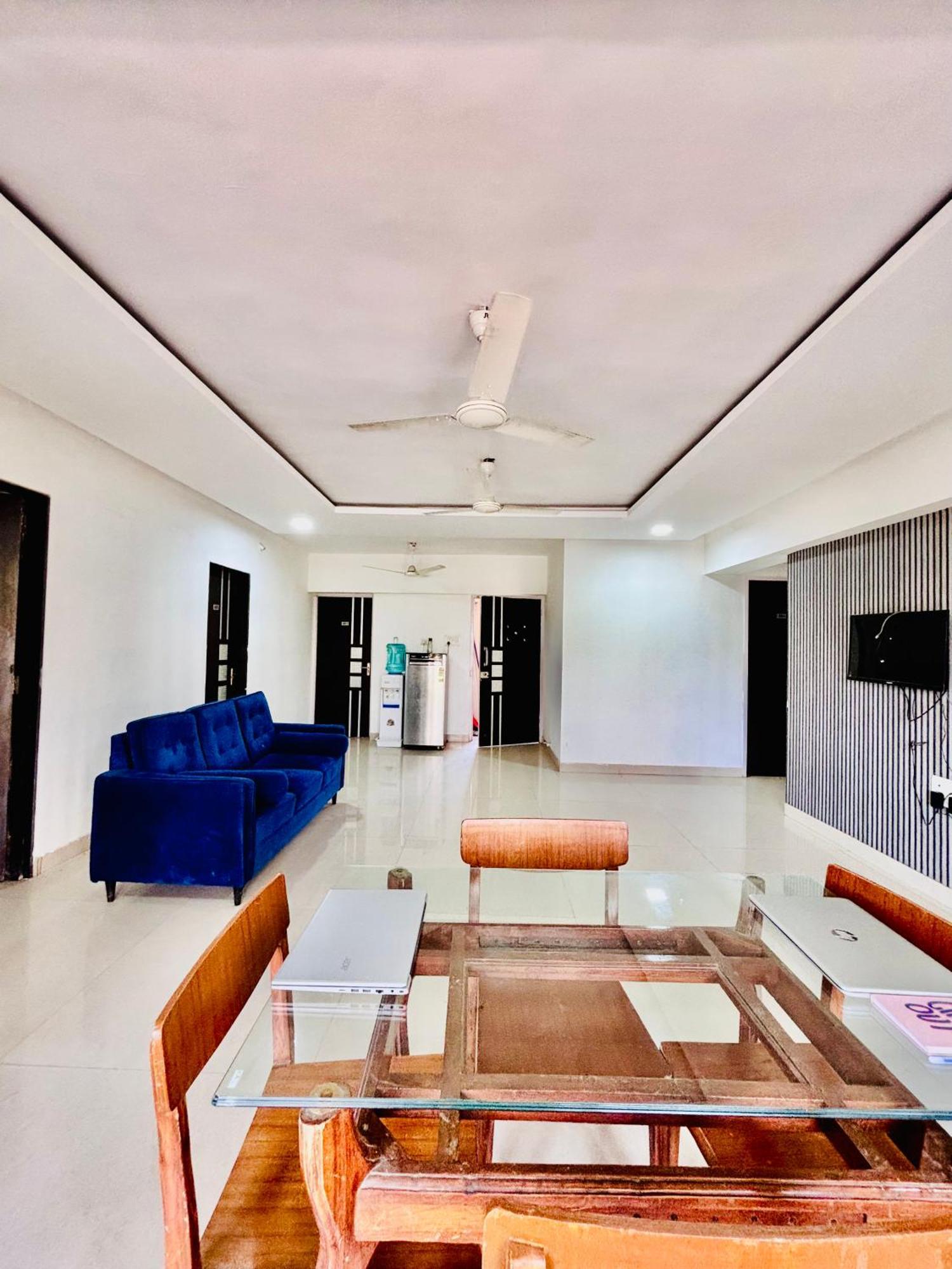 Bed & Breakfast Hsquare Service Malad Mumbai