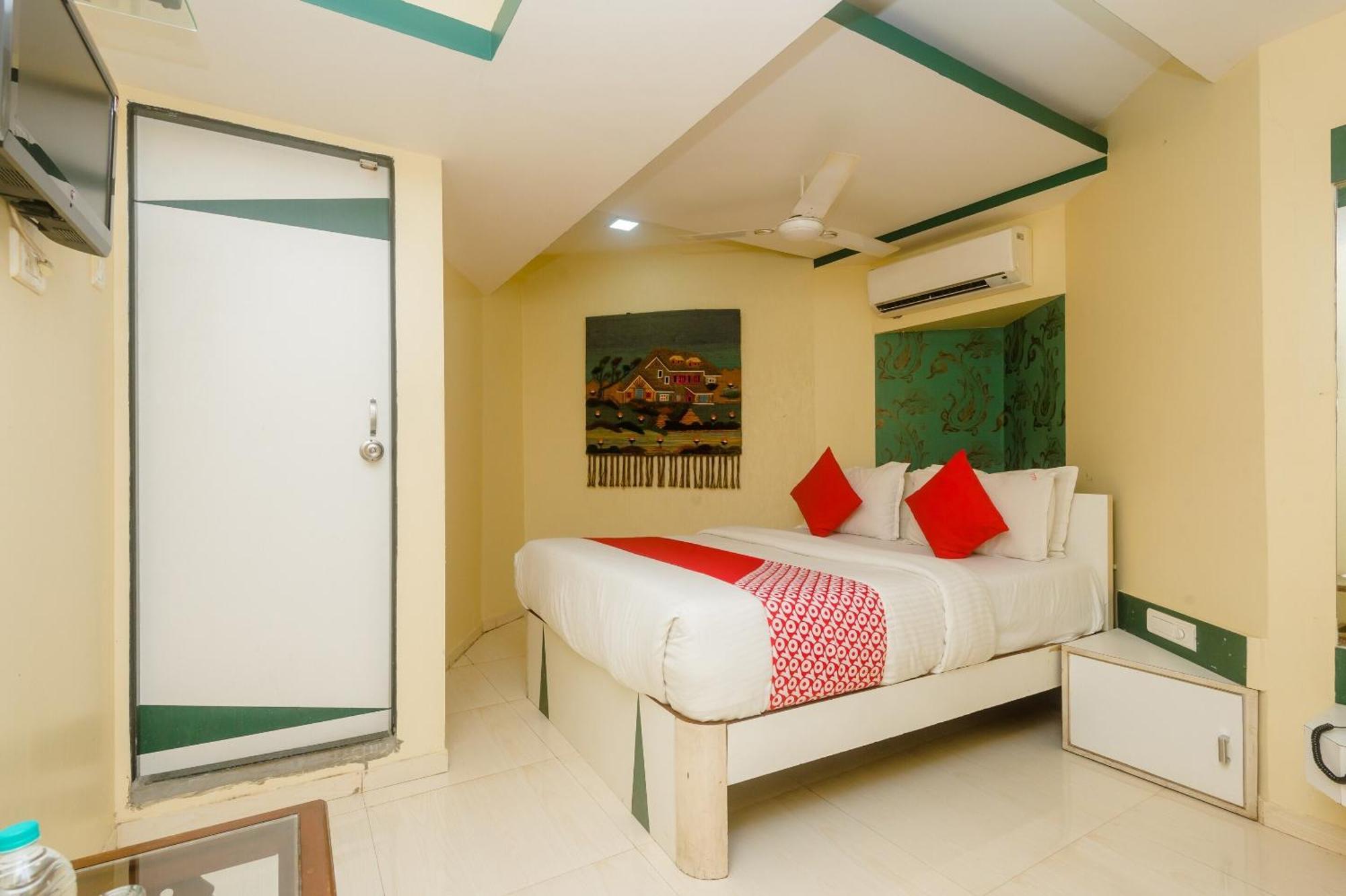 Collection O Grand Corp Hotel 3*