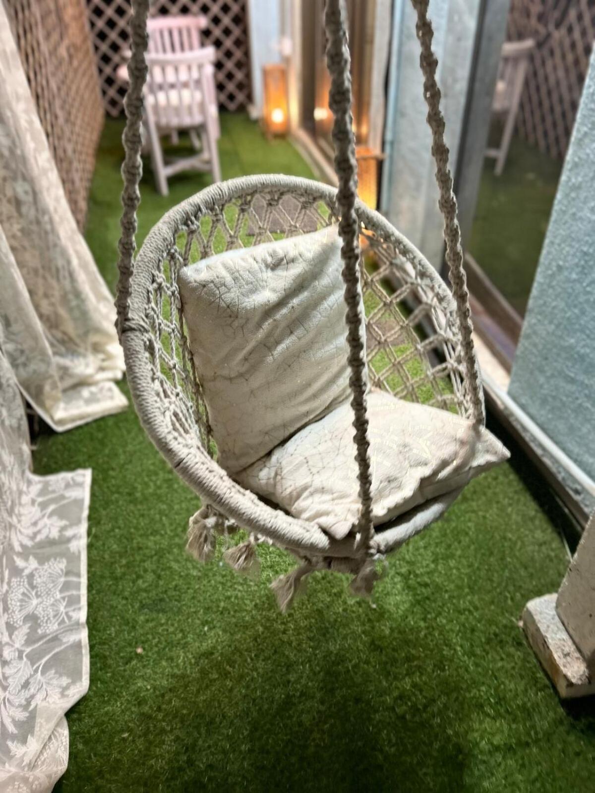 Apartment 2bhk With Pvt Decks Near Sea Mumbai