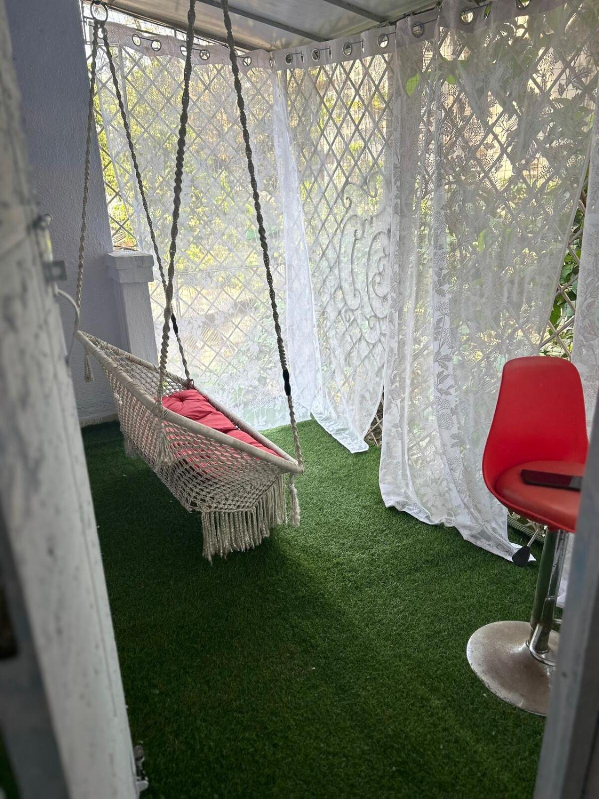 2bhk With Pvt Decks Near Sea *