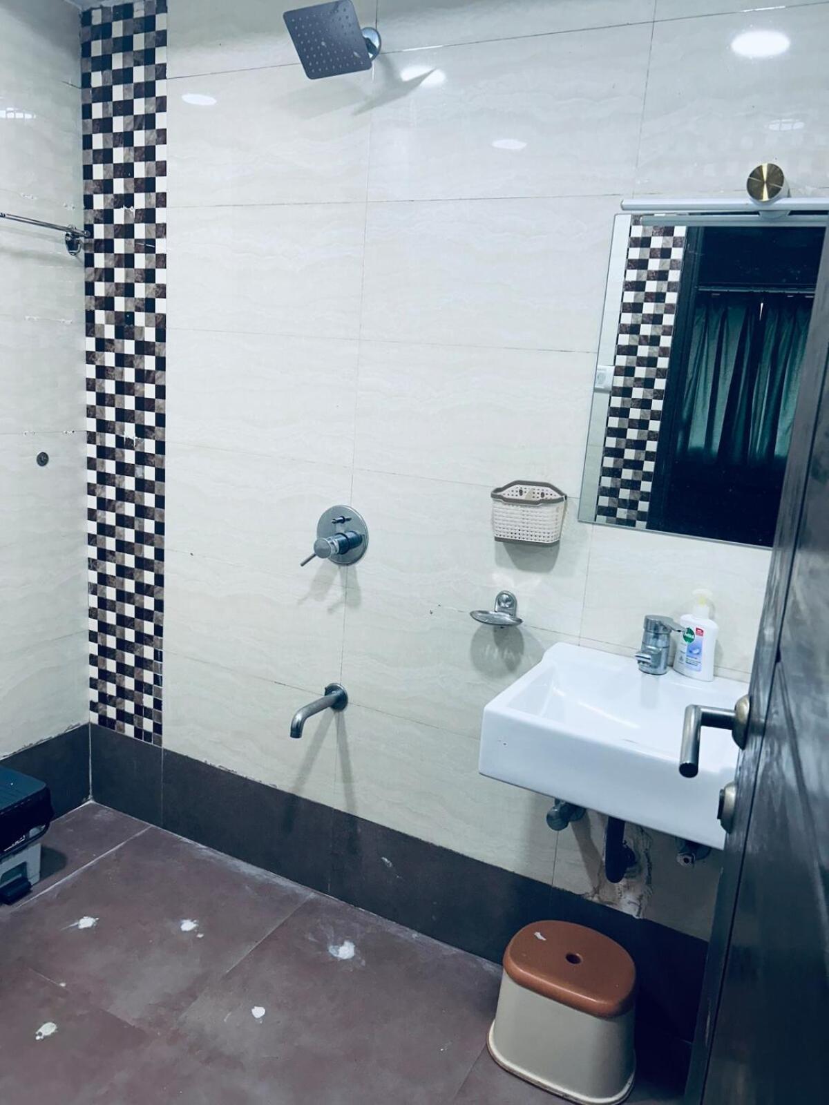 Apartment 2bhk With Pvt Decks Near Sea