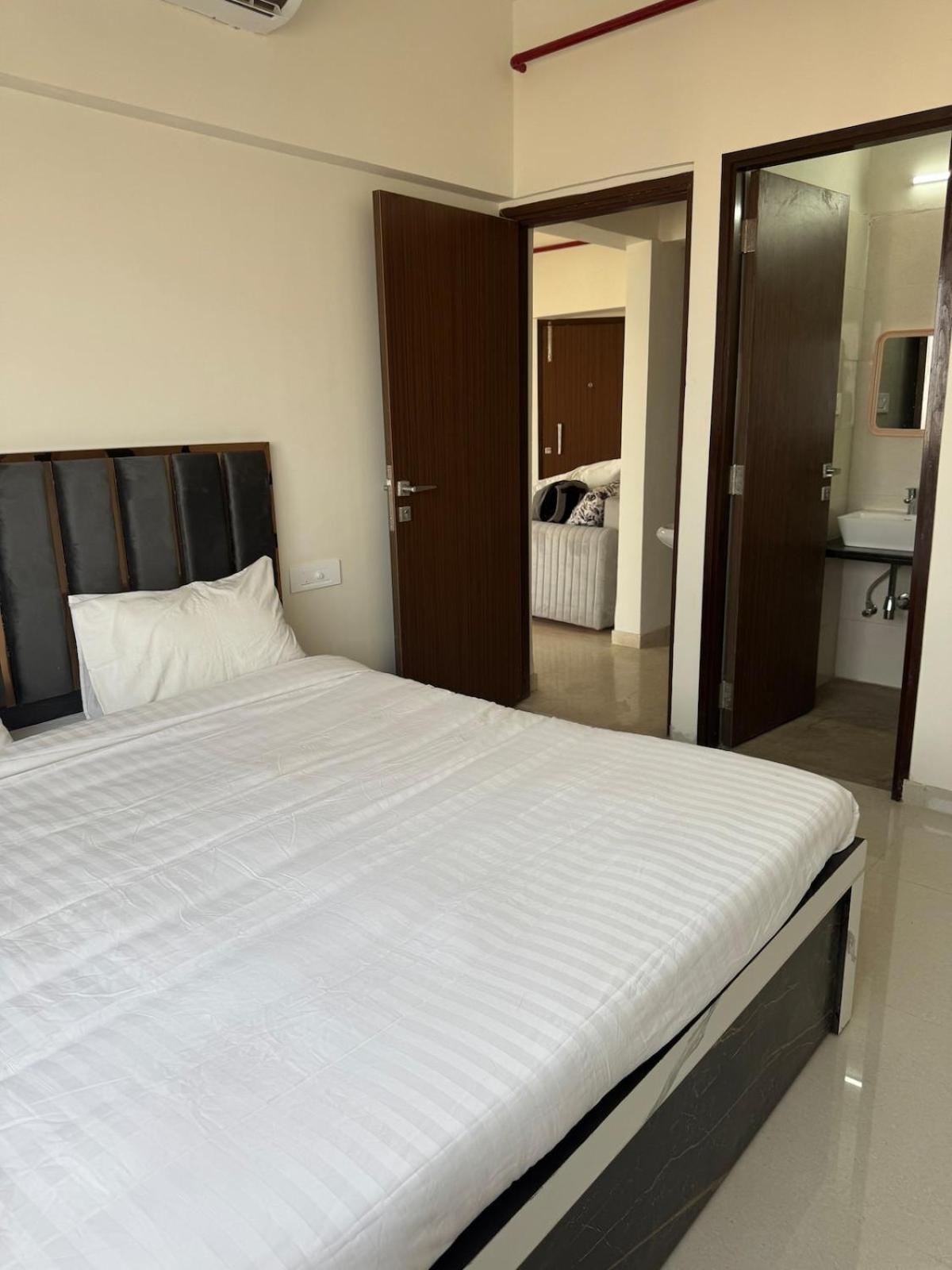 Apartment Pixiestays 10 Min From Nesco 2507 Malad East