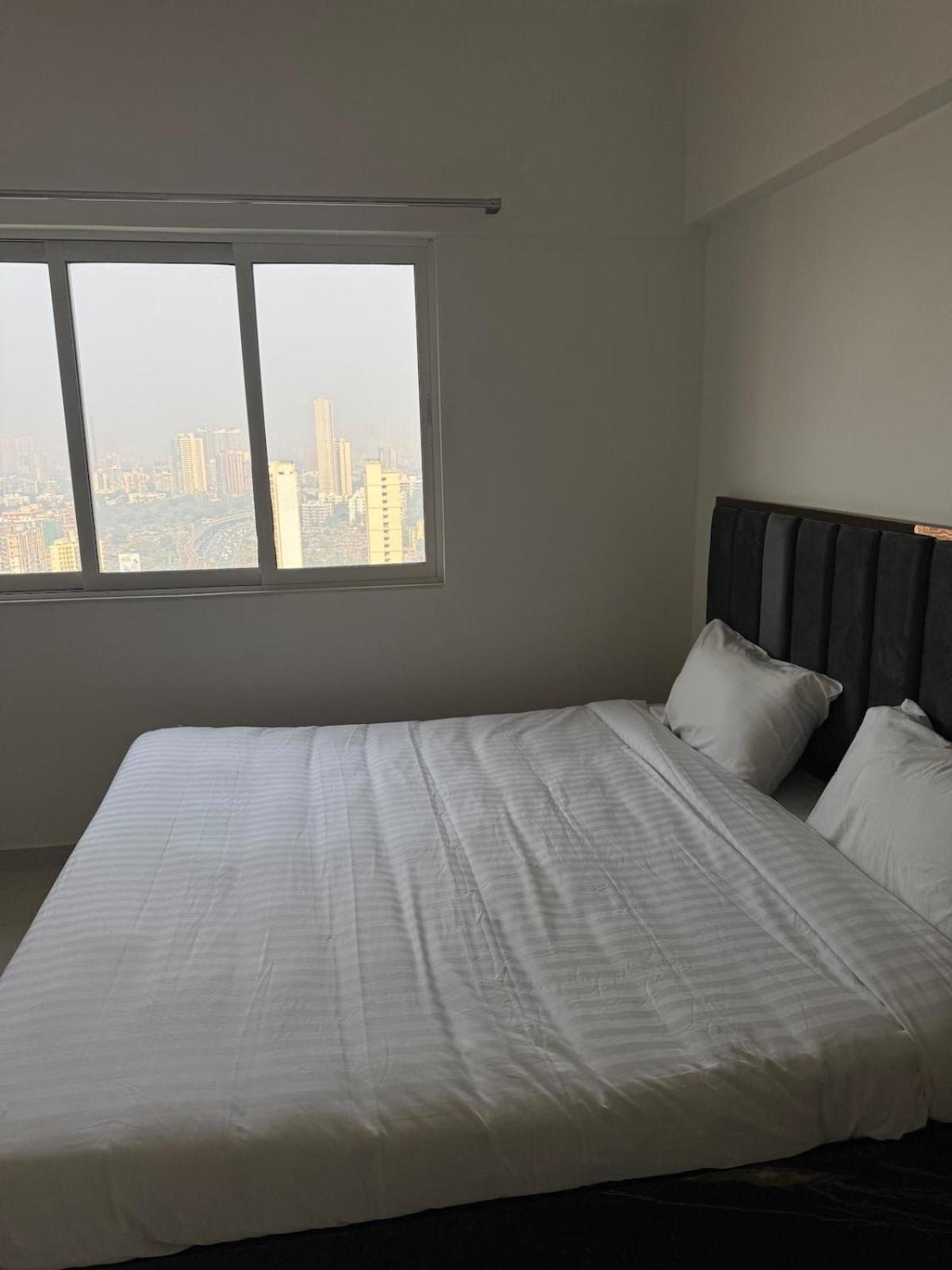 Apartment Pixiestays 10 Min From Nesco 2507 Malad East Mumbai