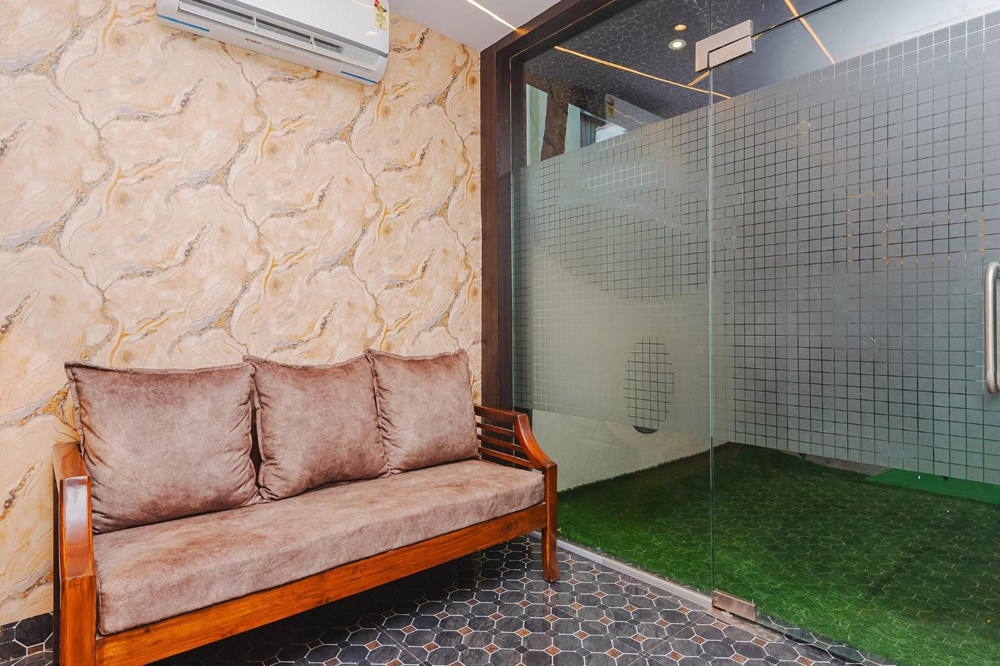 Fabhotel Airport Palace - Nr International Airport Mumbai