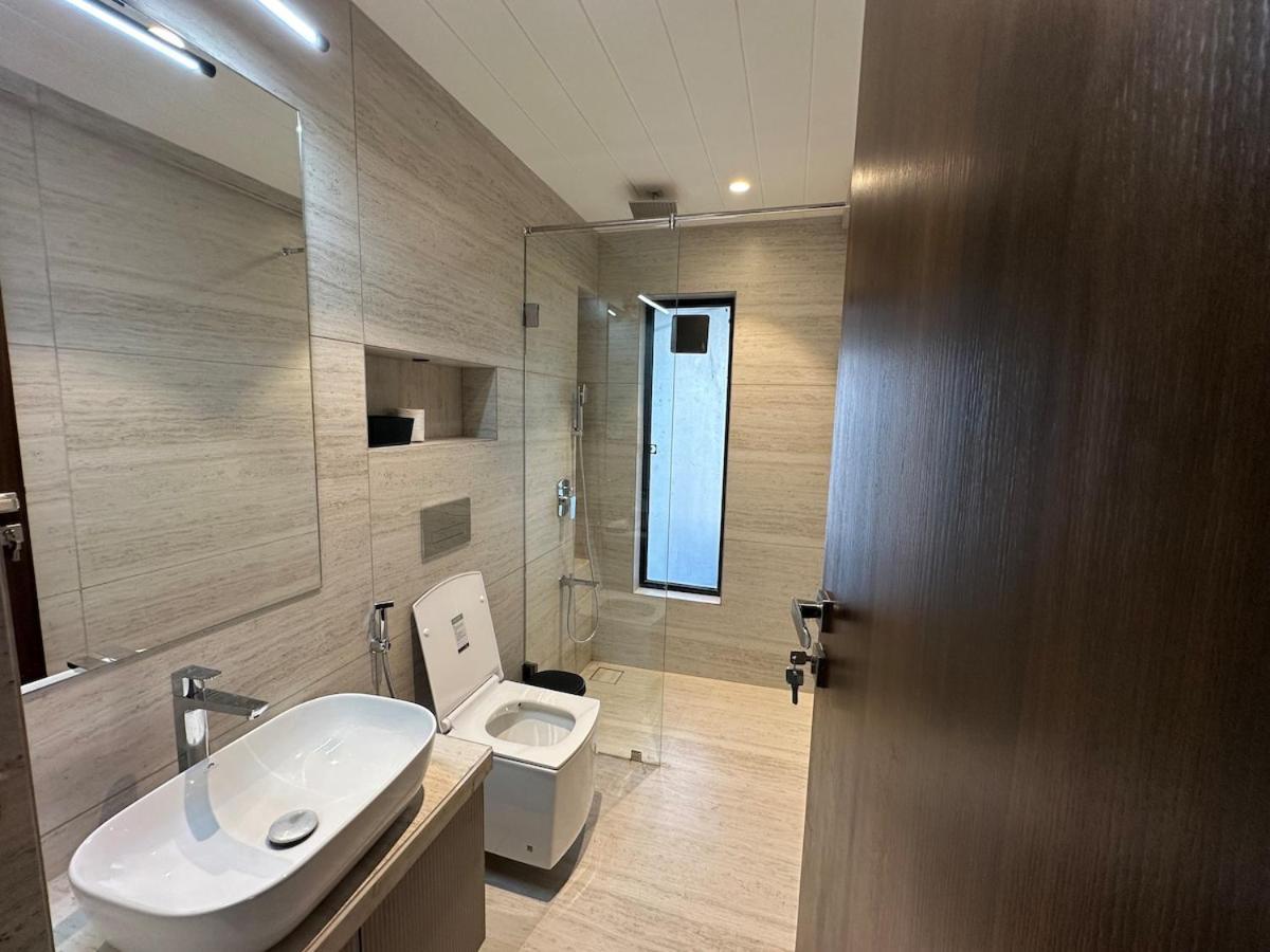 Luxurious 2 Bhk & Workspace On Juhu Tara Road Mumbai