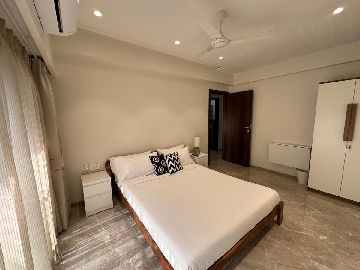 Luxurious 2 Bhk & Workspace On Juhu Tara Road Apartment