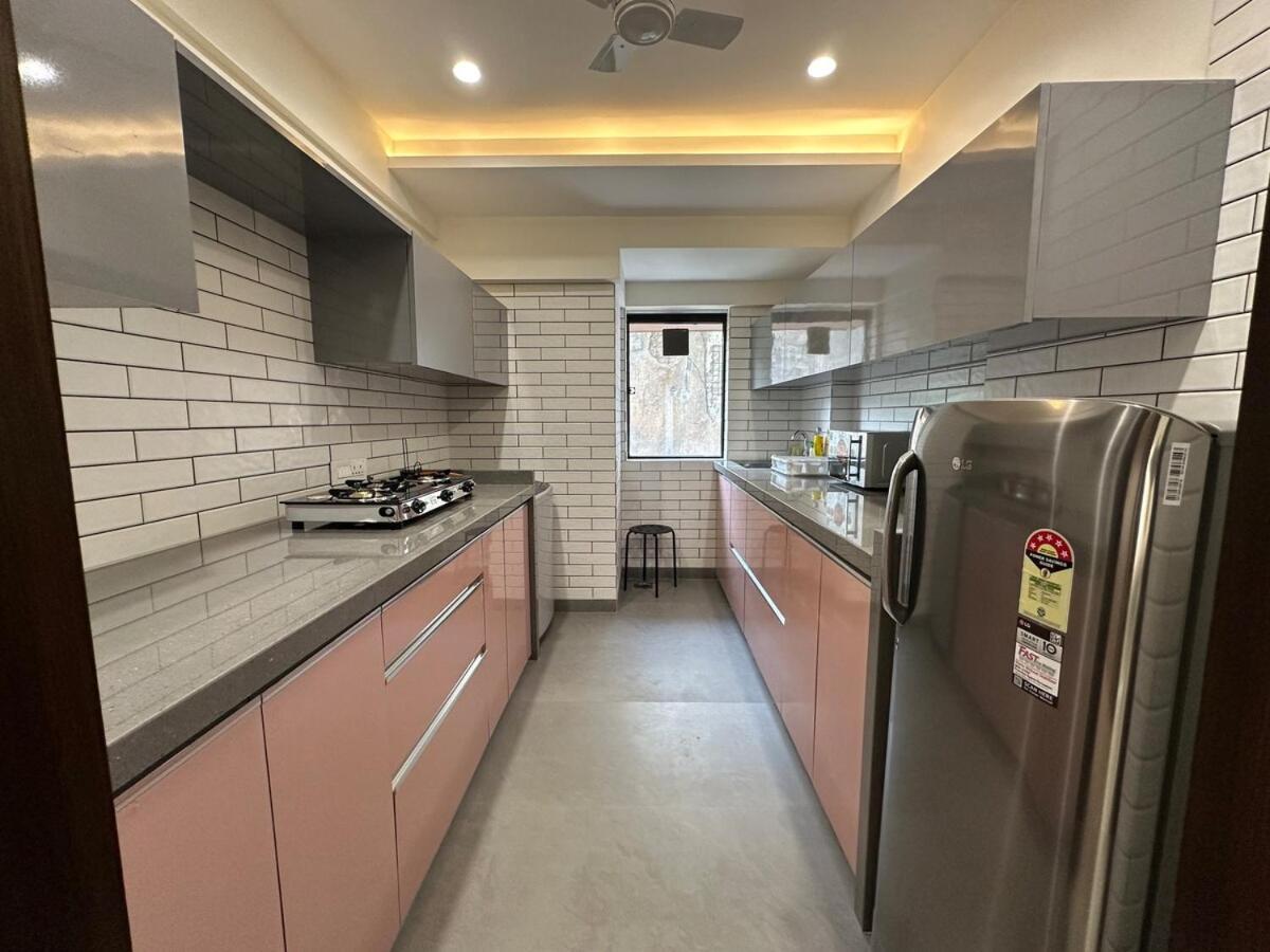 Luxurious 2 Bhk & Workspace On Juhu Tara Road Apartment