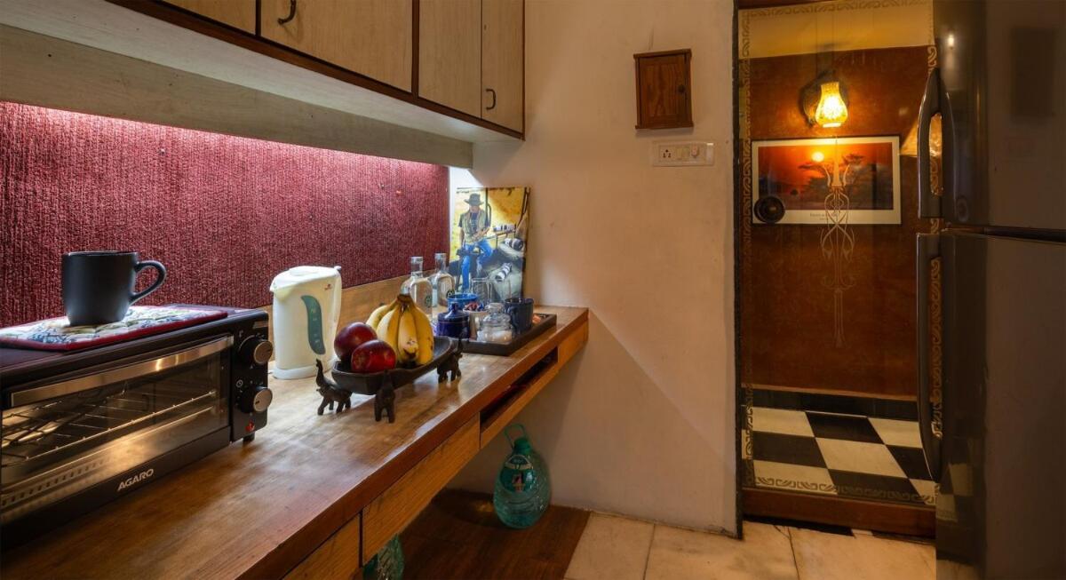 Cosy Artistic In Andheri Apartment