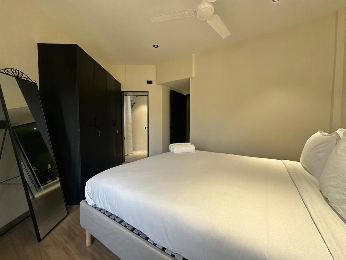 Plush Bandra West - Luxury 2bhk & Study Mumbai