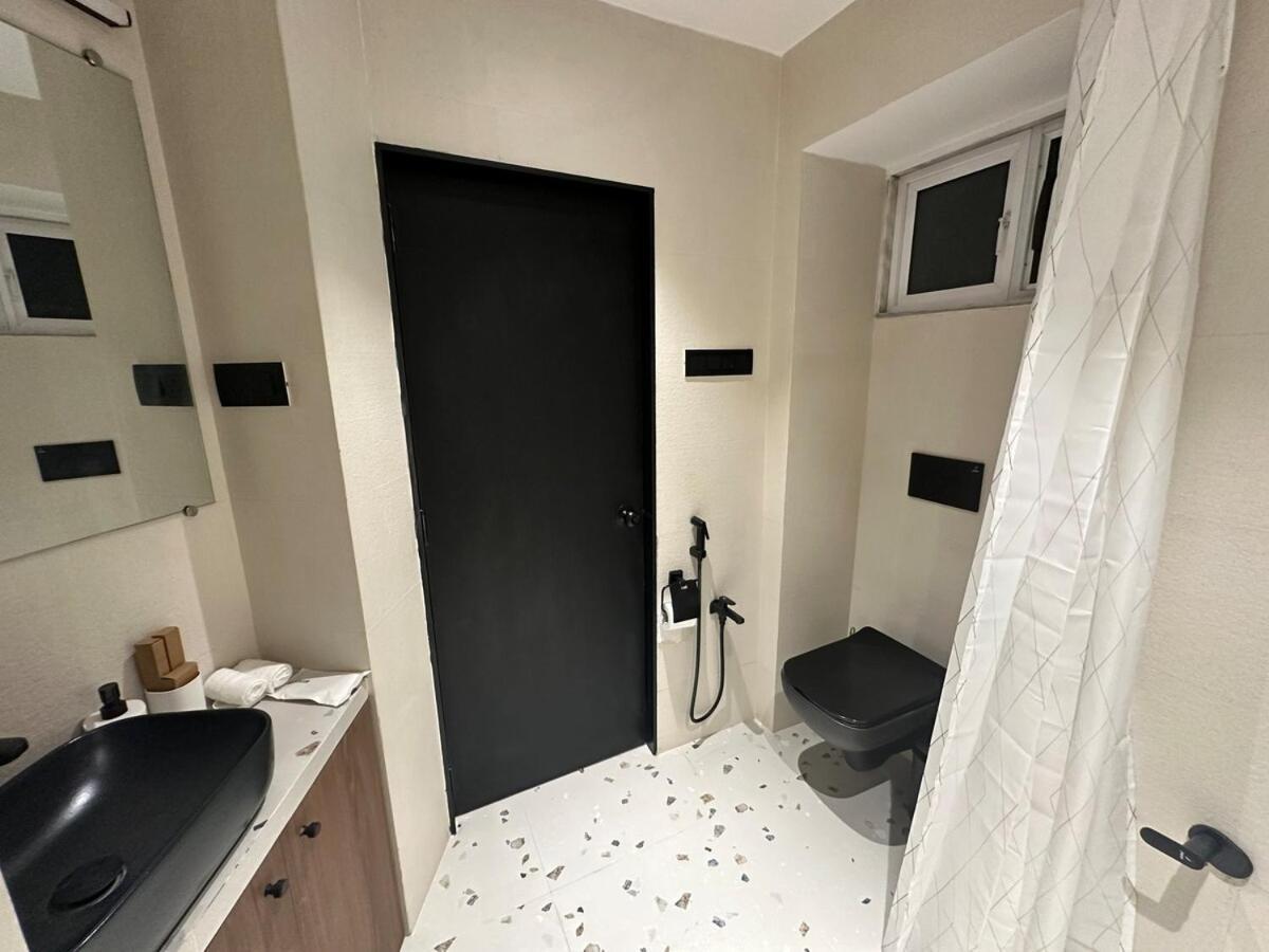 Plush Bandra West - Luxury 2bhk & Study