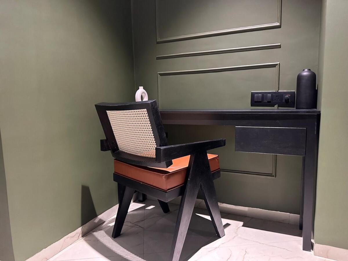 Plush Bandra West - Luxury 2bhk & Study Apartment Mumbai