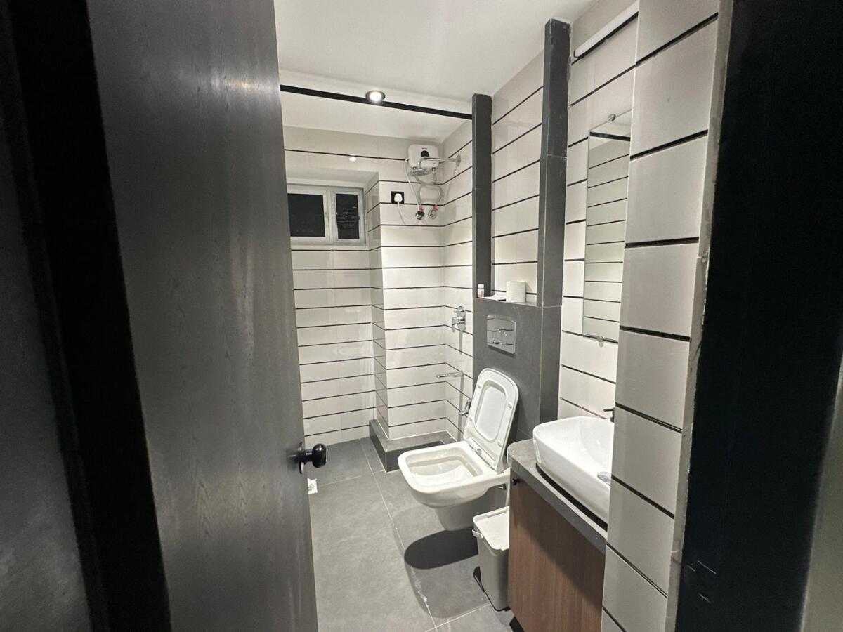 Plush Bandra West - Luxury 2bhk & Study Mumbai