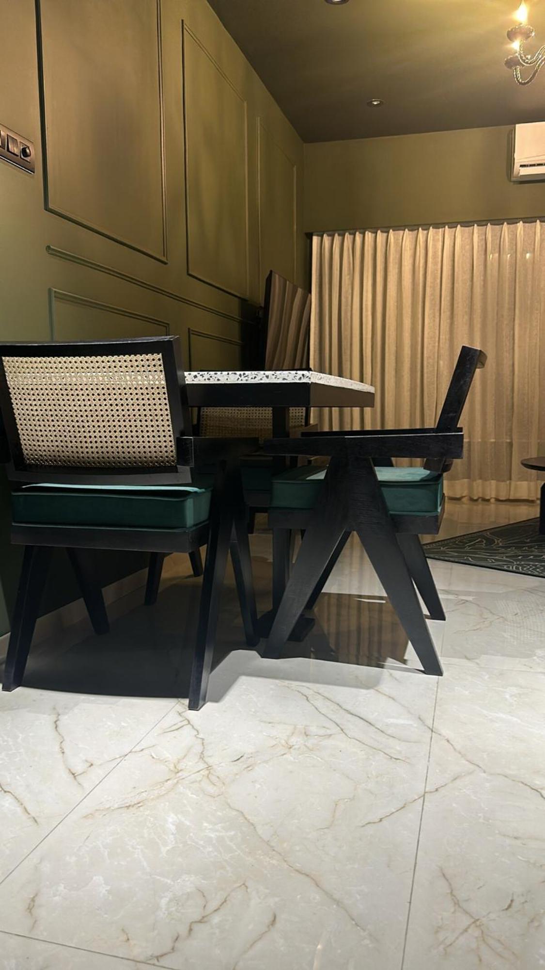Plush Bandra West - Luxury 2bhk & Study Mumbai