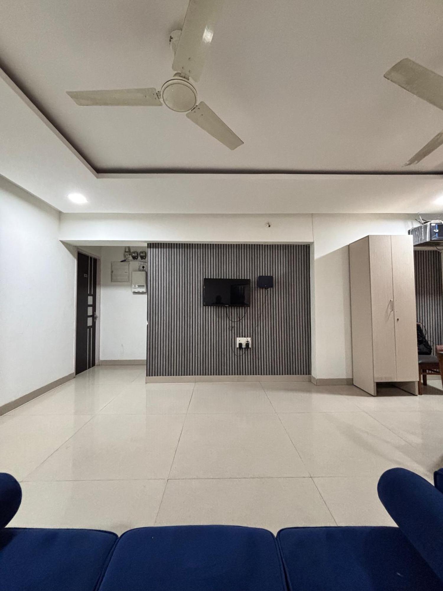 Rio House Service Malad Apartment *