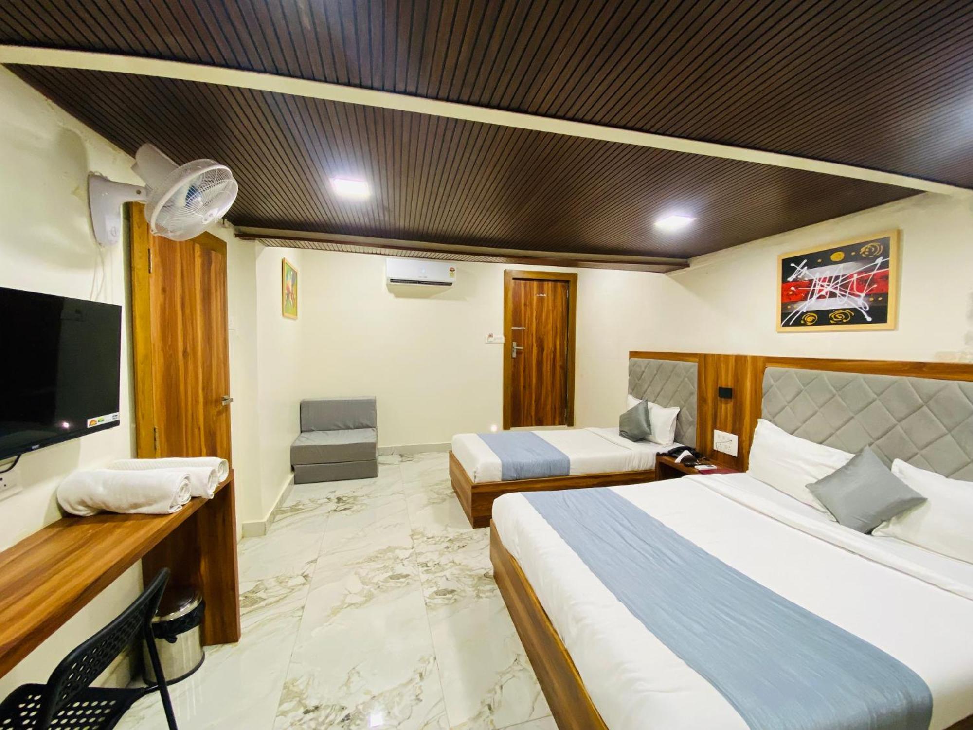 Hotel Avk-Near Kokilaben Hospital & Versova Beach- Rooms With Kitchen Hotel Mumbai