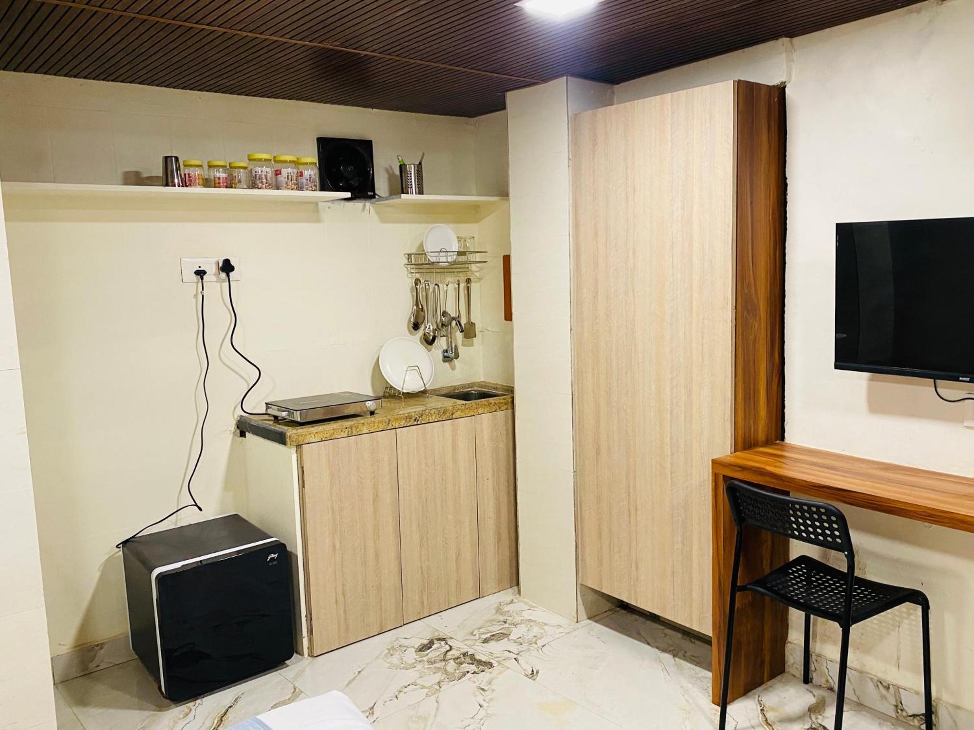 Avk-near Kokilaben Hospital & Versova Beach- With Kitchen 3* Mumbai