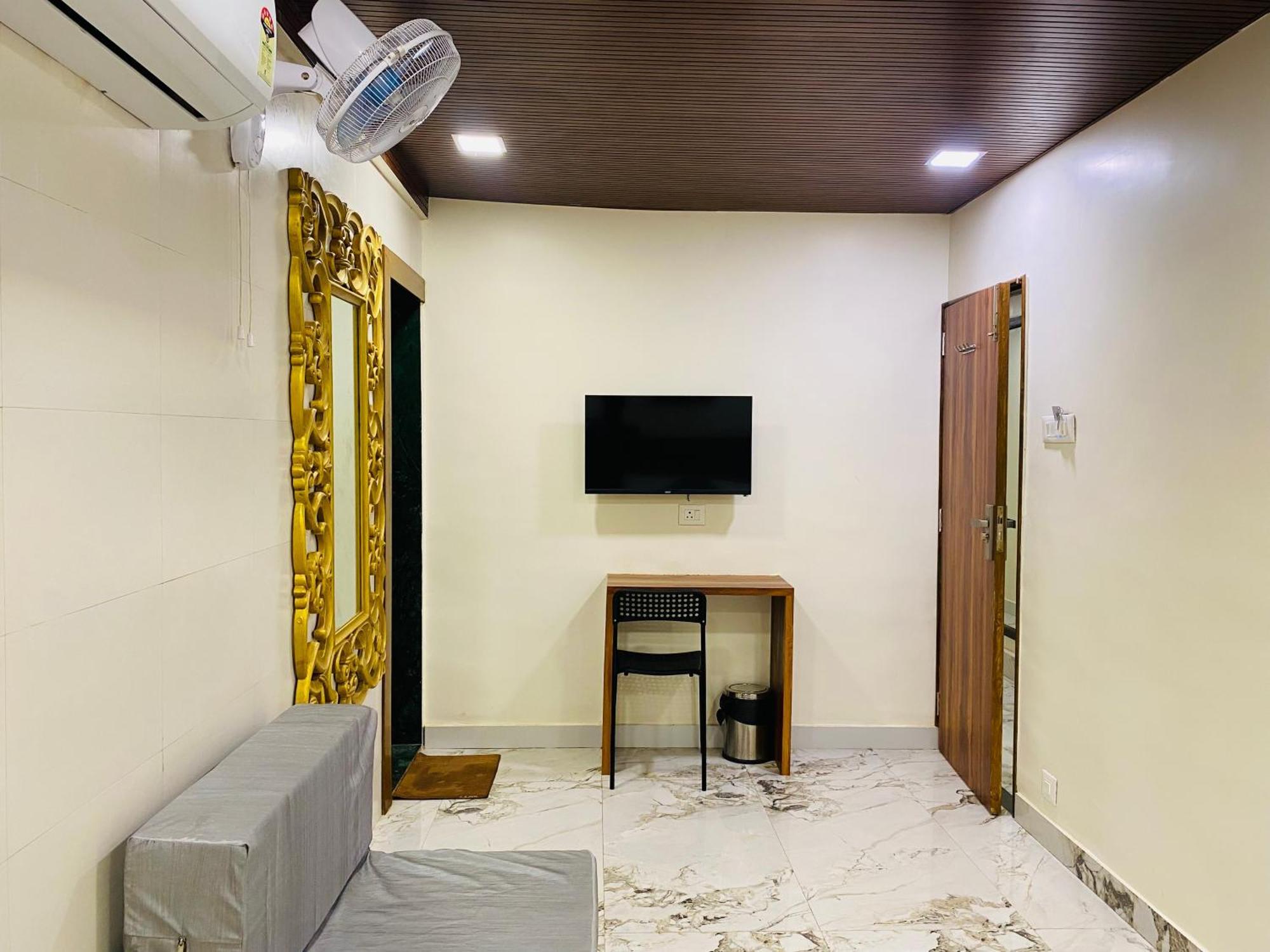 Hotel Avk-near Kokilaben Hospital & Versova Beach- With Kitchen 3*