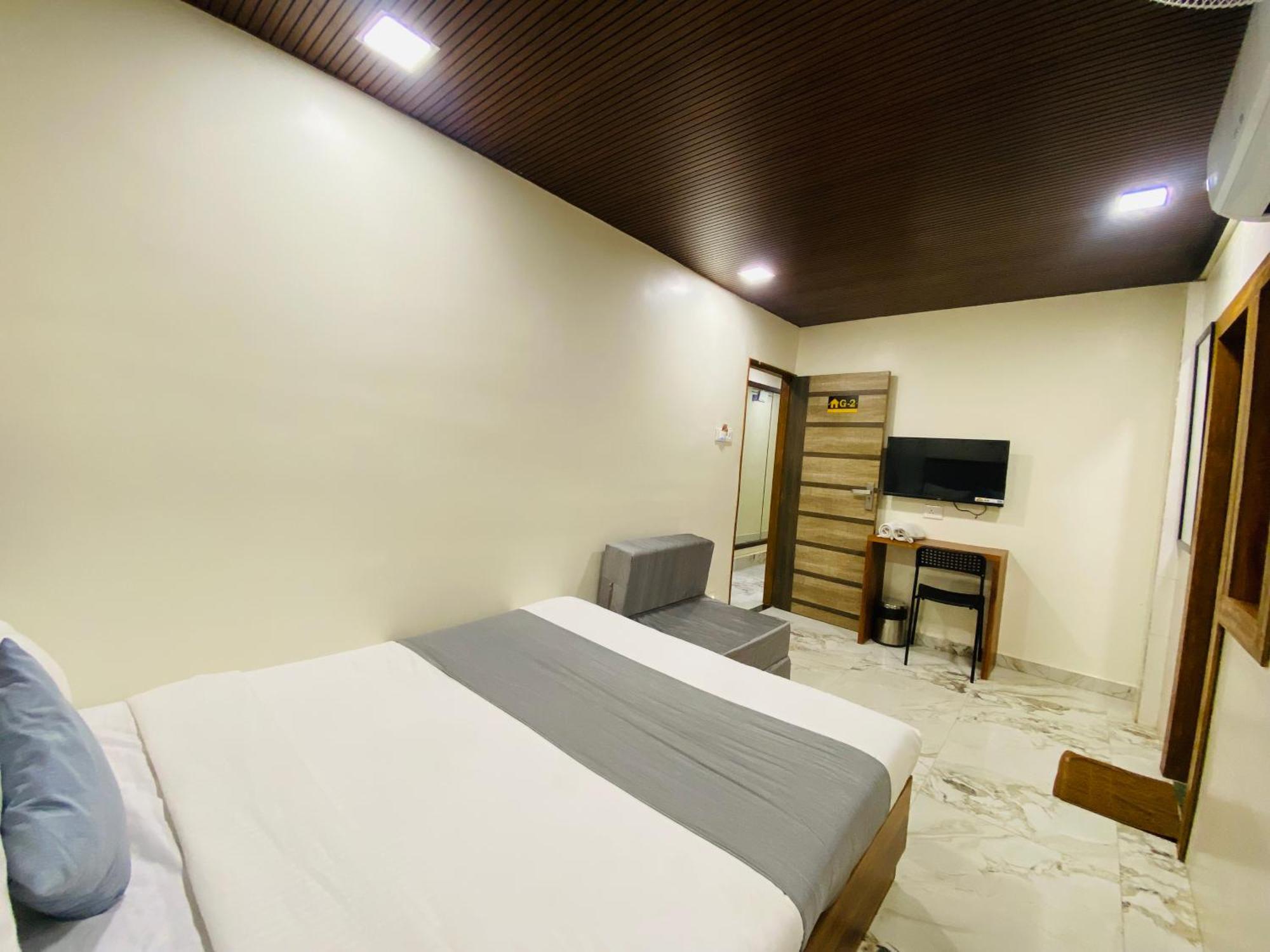 Avk-near Kokilaben Hospital & Versova Beach- With Kitchen Mumbai