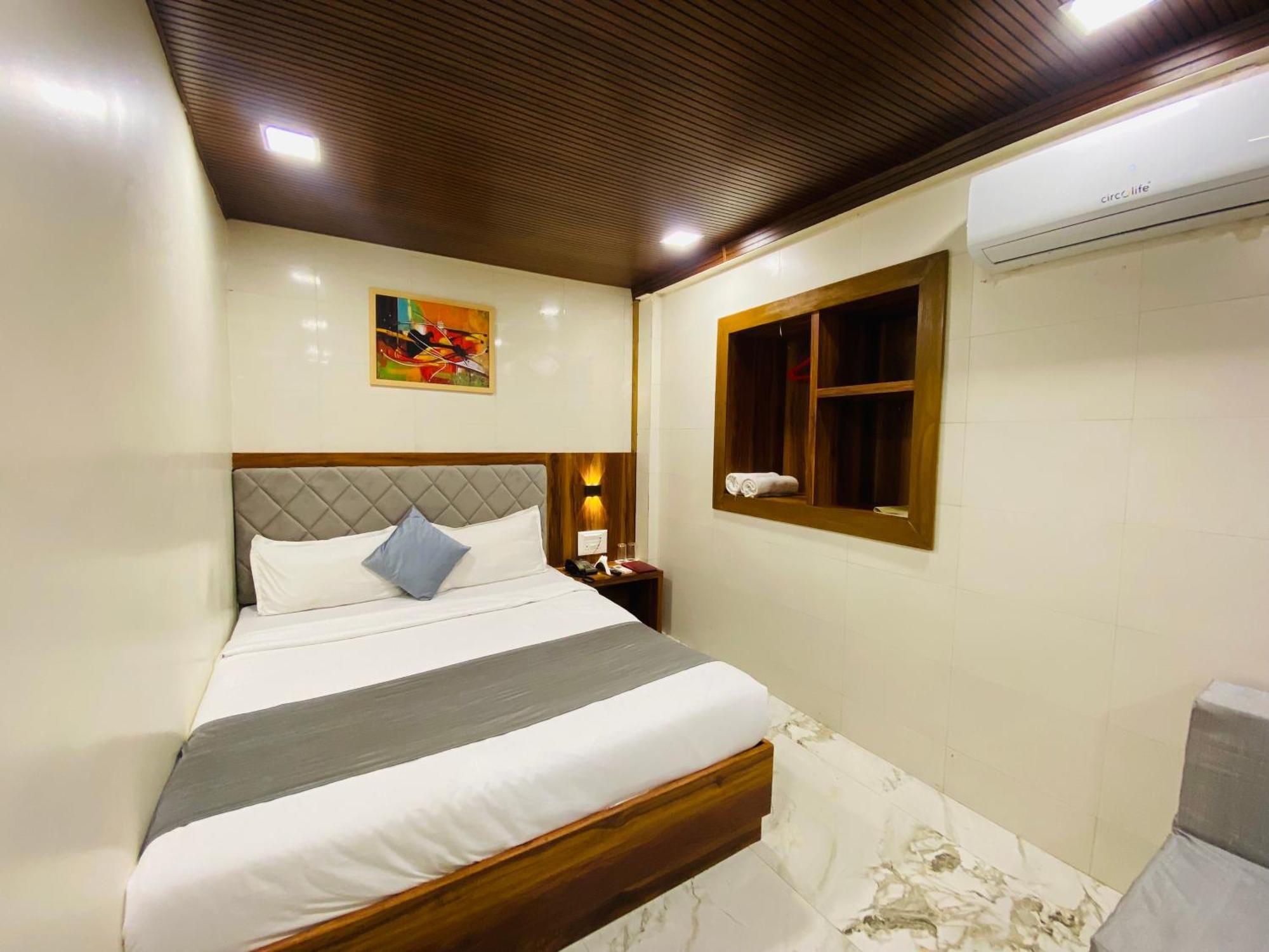 Avk-near Kokilaben Hospital & Versova Beach- With Kitchen 3* Mumbai