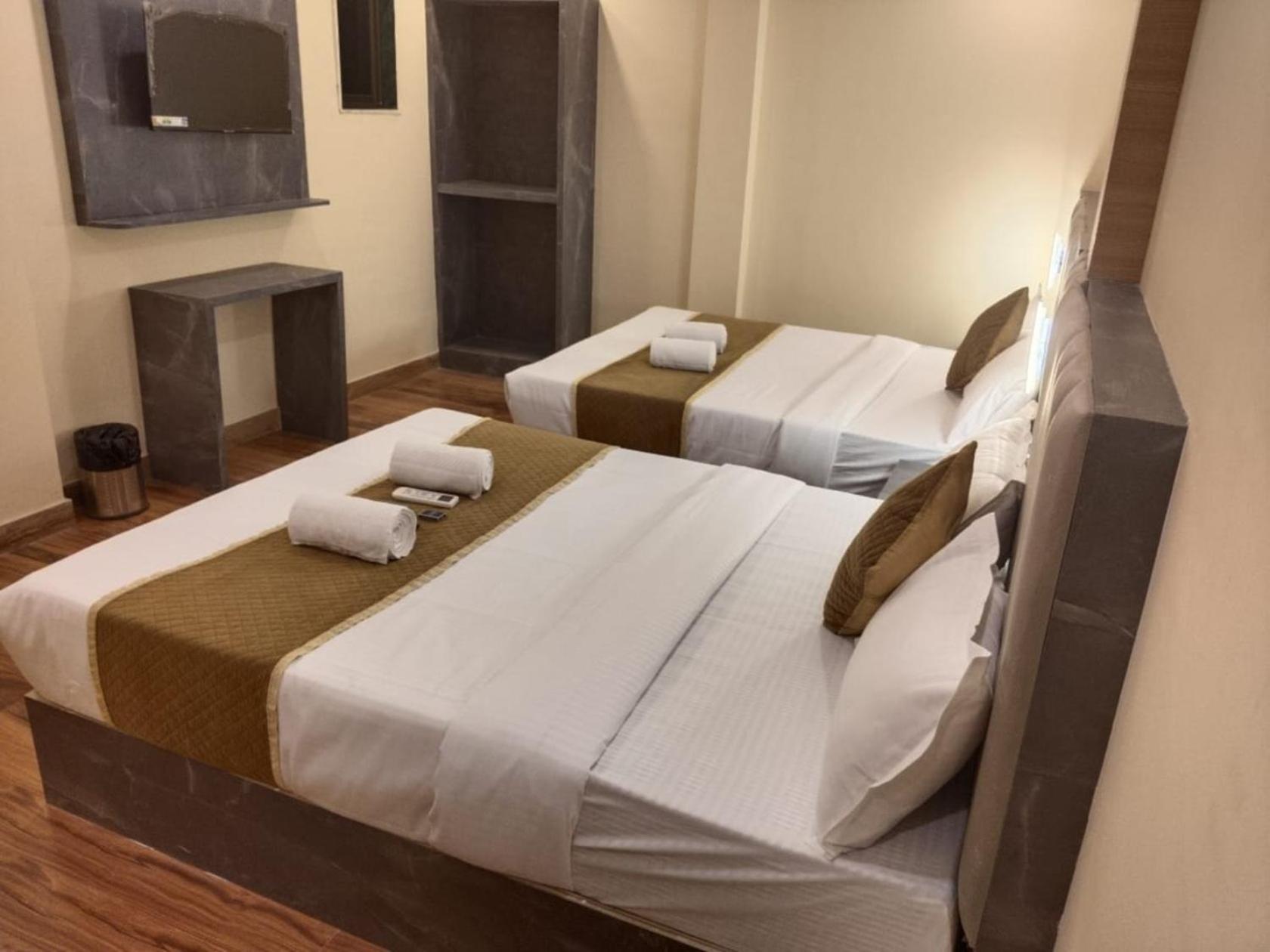 Crystal Goregaon West 4*