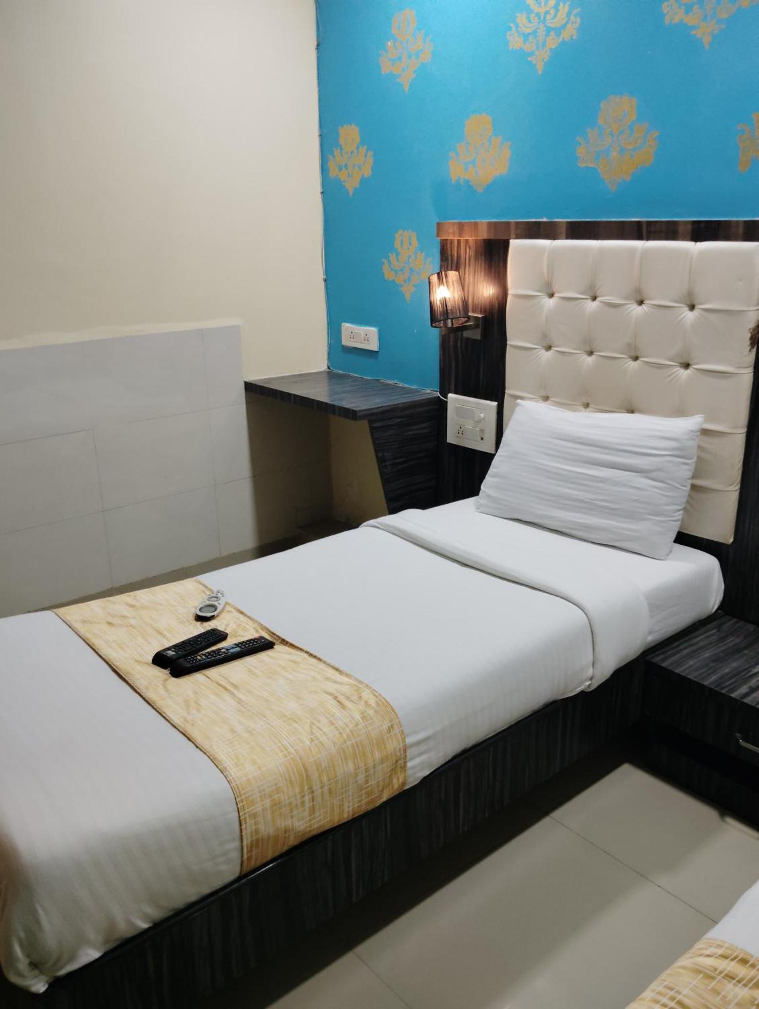 Crystal Park Near Nesco Exhibition Center * Mumbai