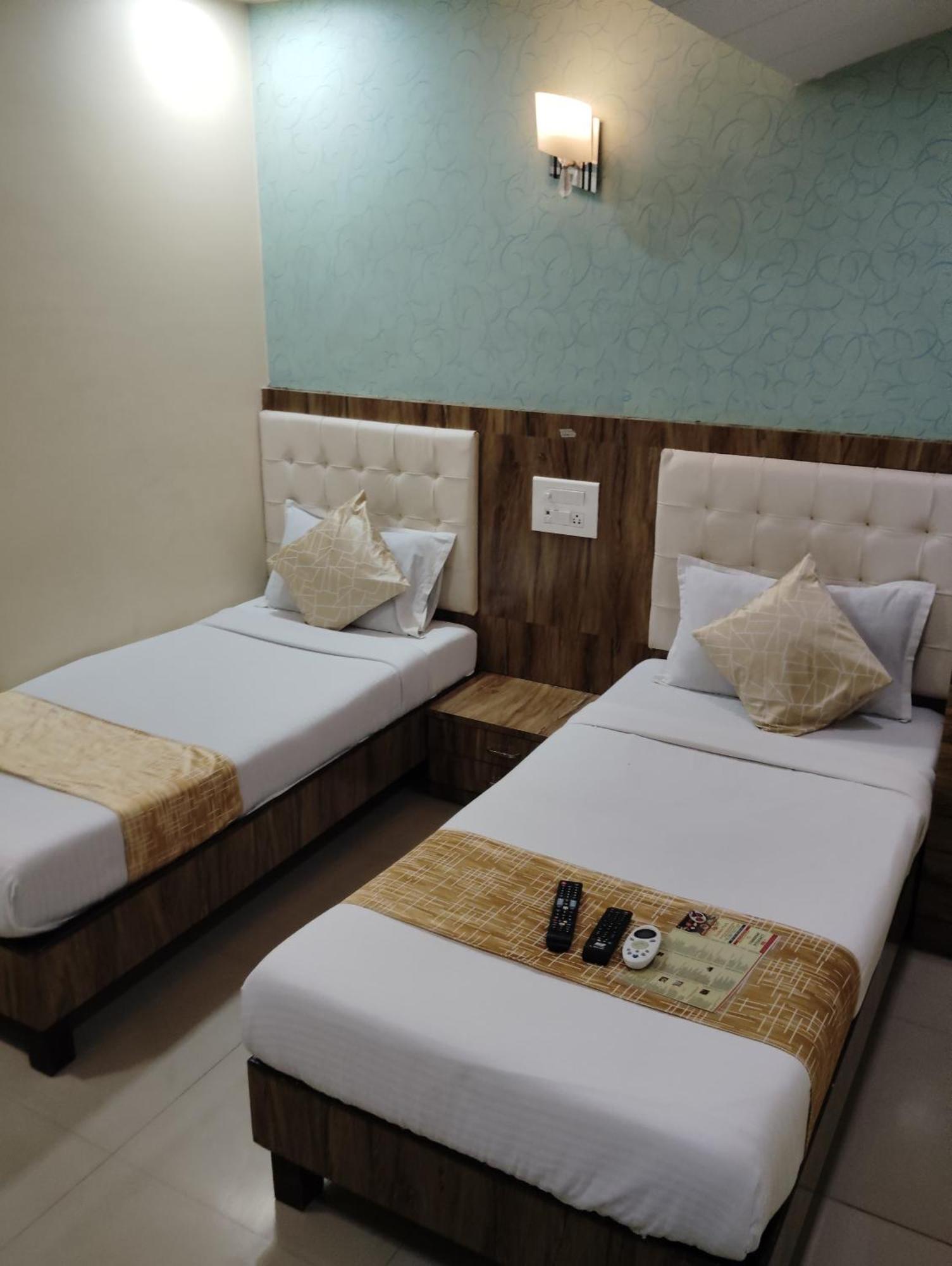 Crystal Park Near Nesco Exhibition Center Hotel Mumbai