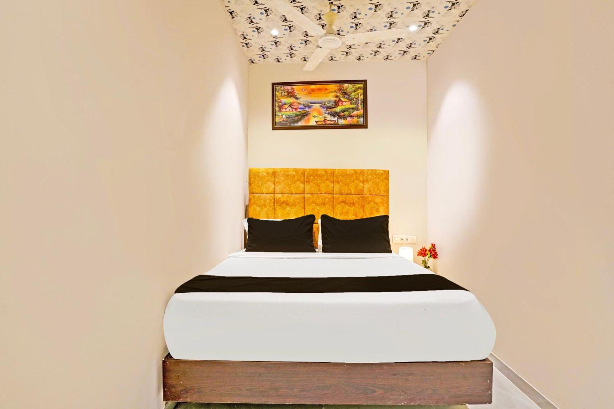 O Nk Residency Near Asalpha Metro Station Hotel