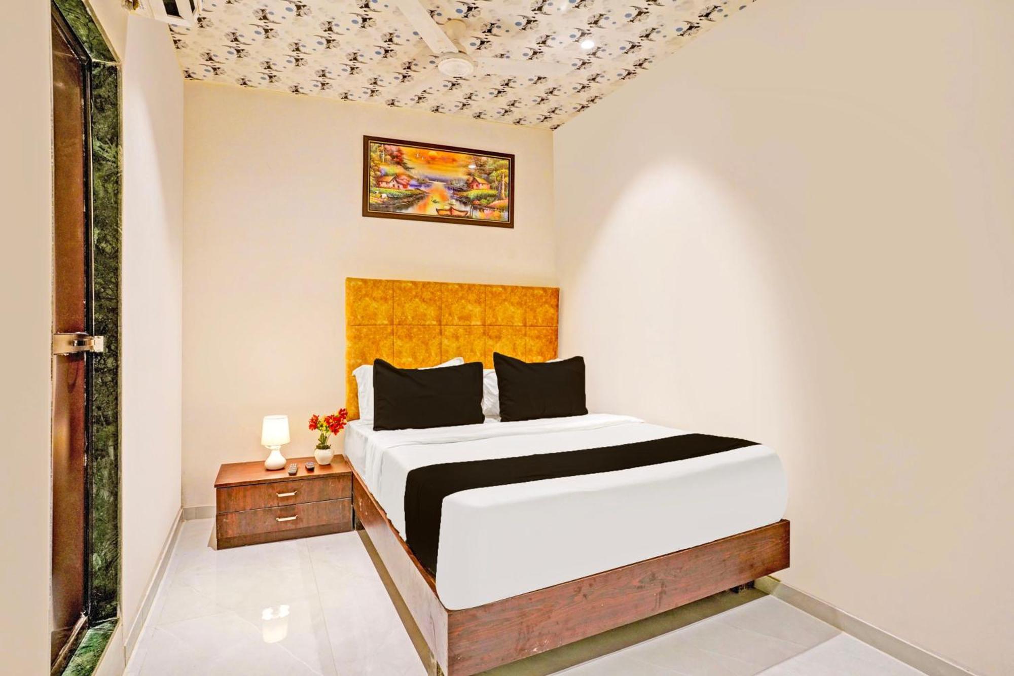 O Nk Residency Near Asalpha Metro Station 3* Bombaim