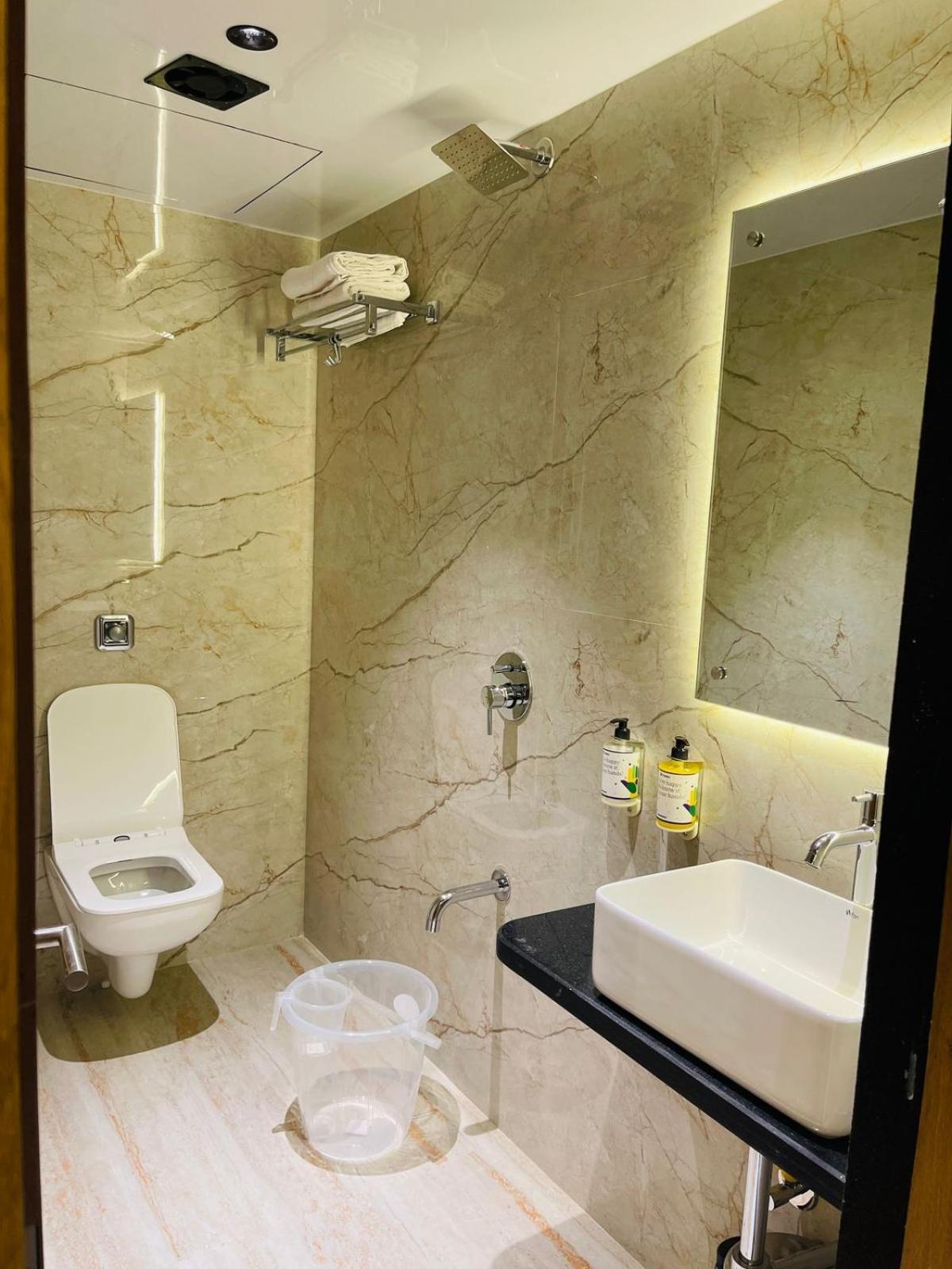 Hotel Double Crown Airport T2